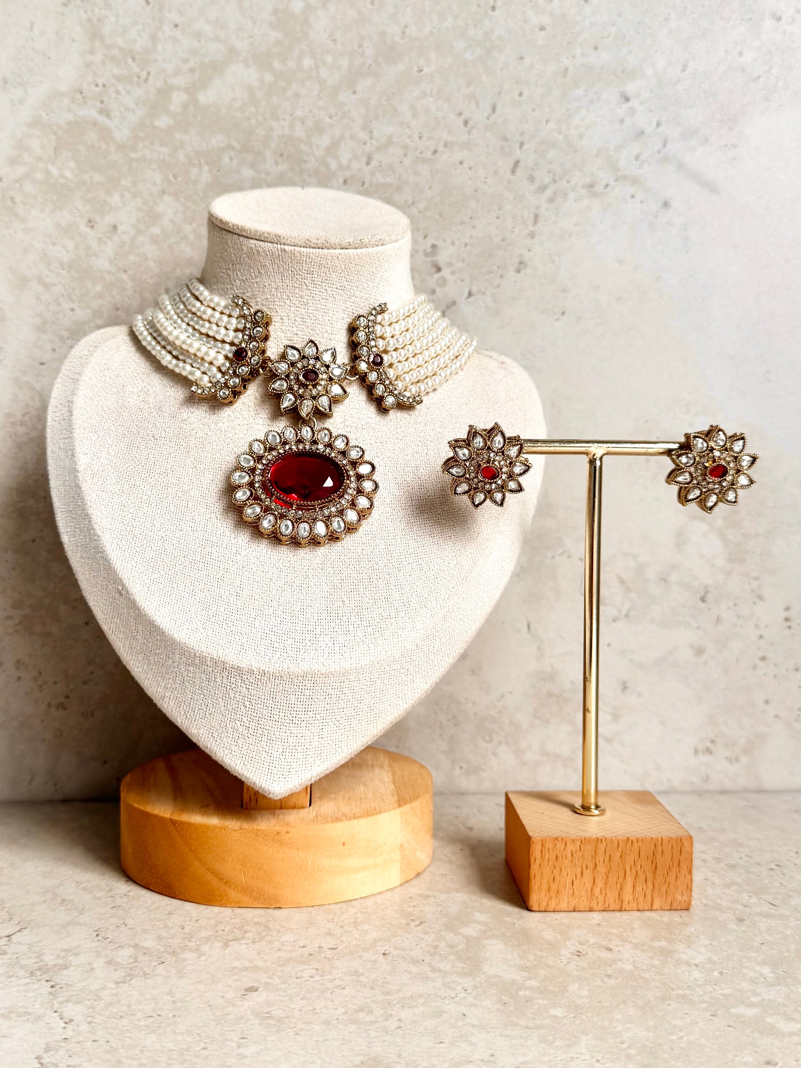 Mannat Necklace Set