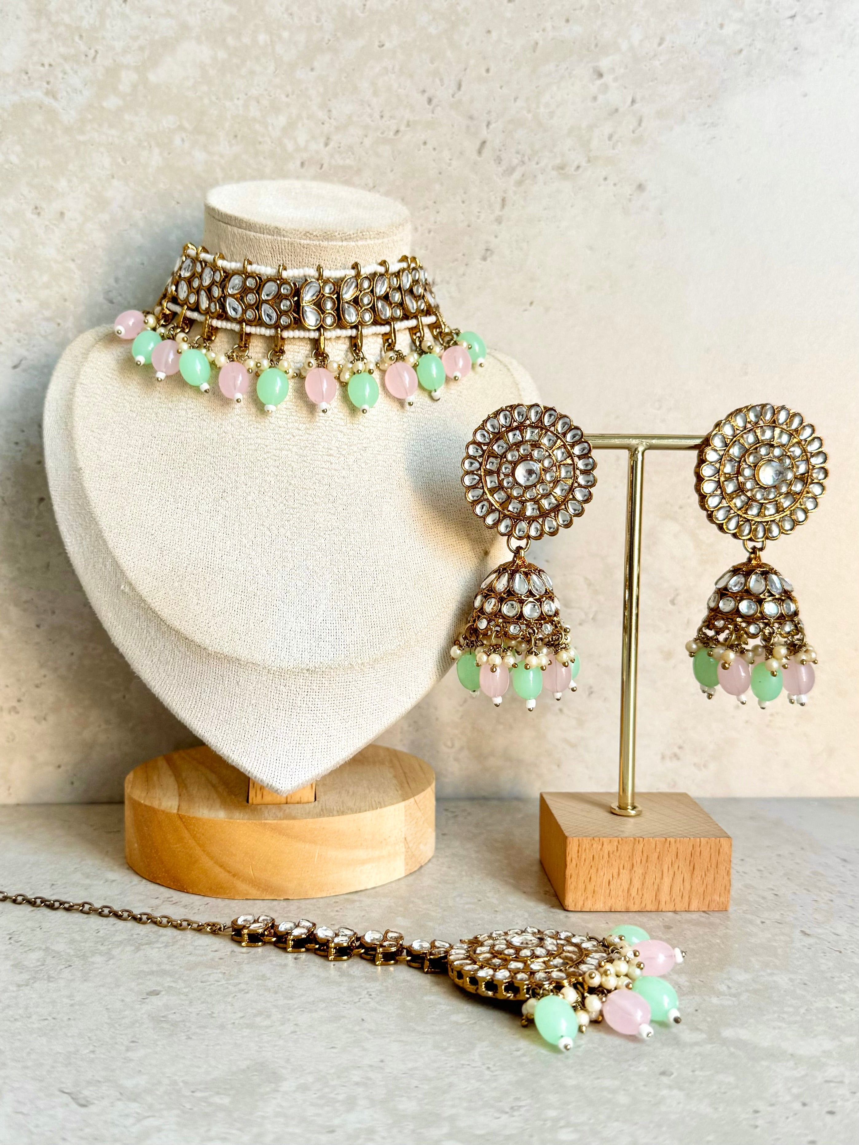 Baljit Necklace Set