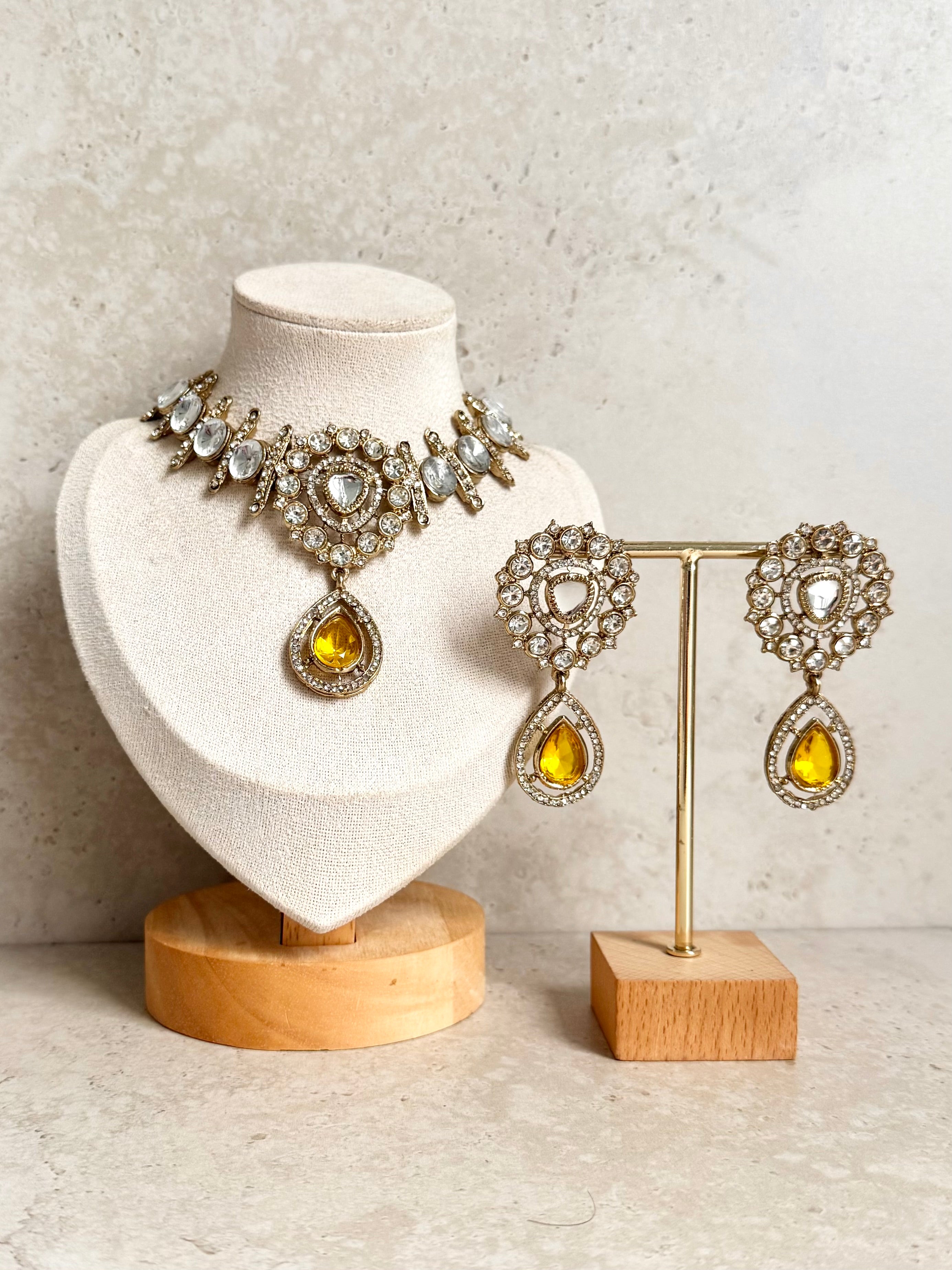 Kavisha Necklace Set