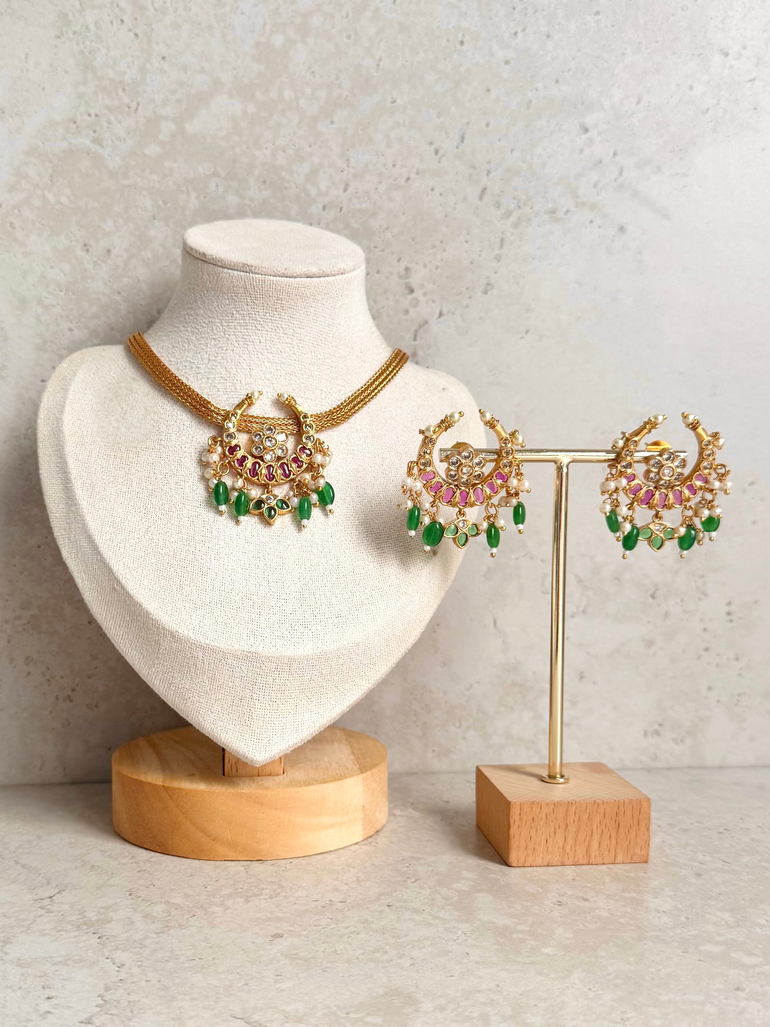 Geet Necklace Set