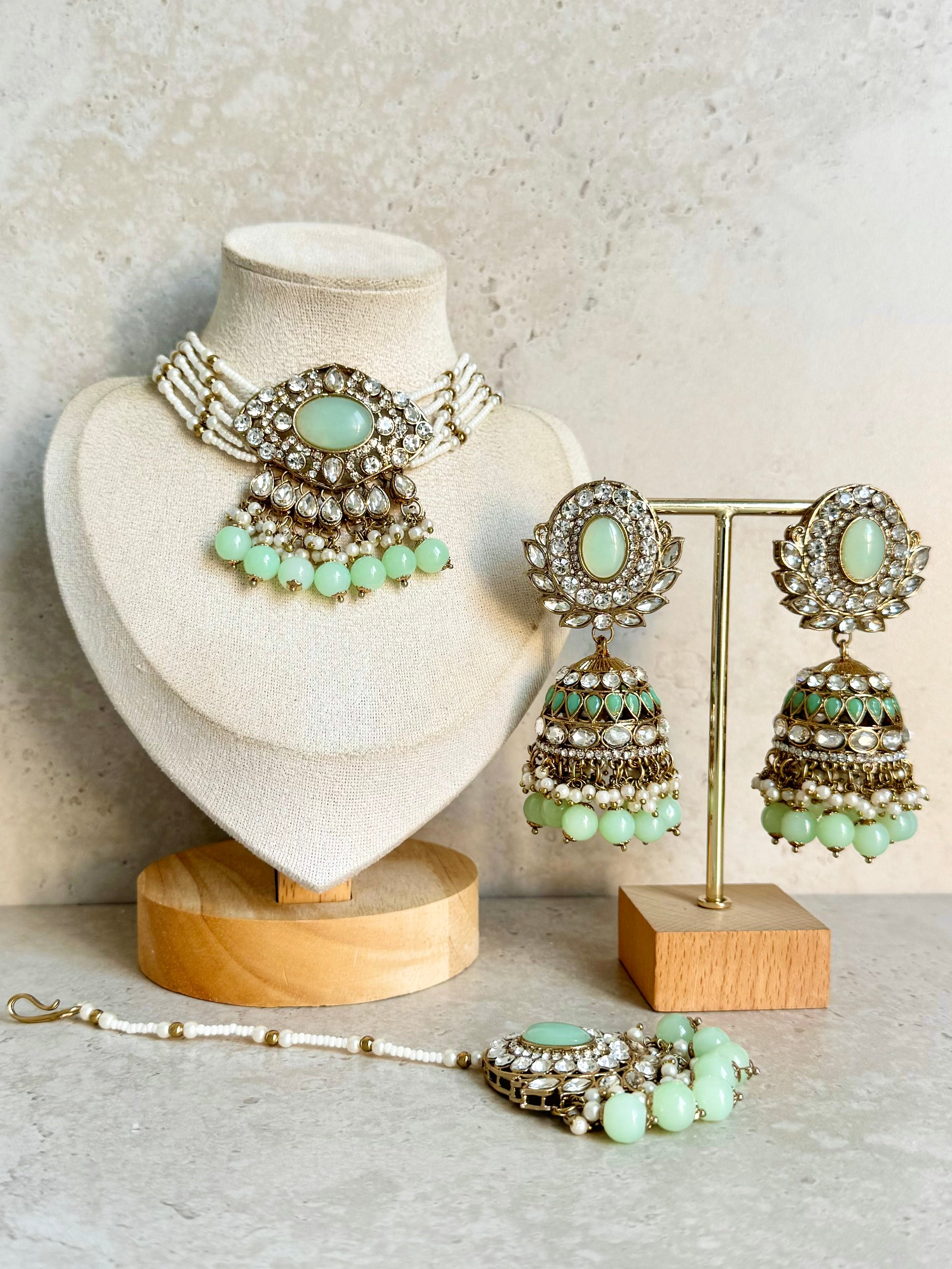 Shreya Necklace Set