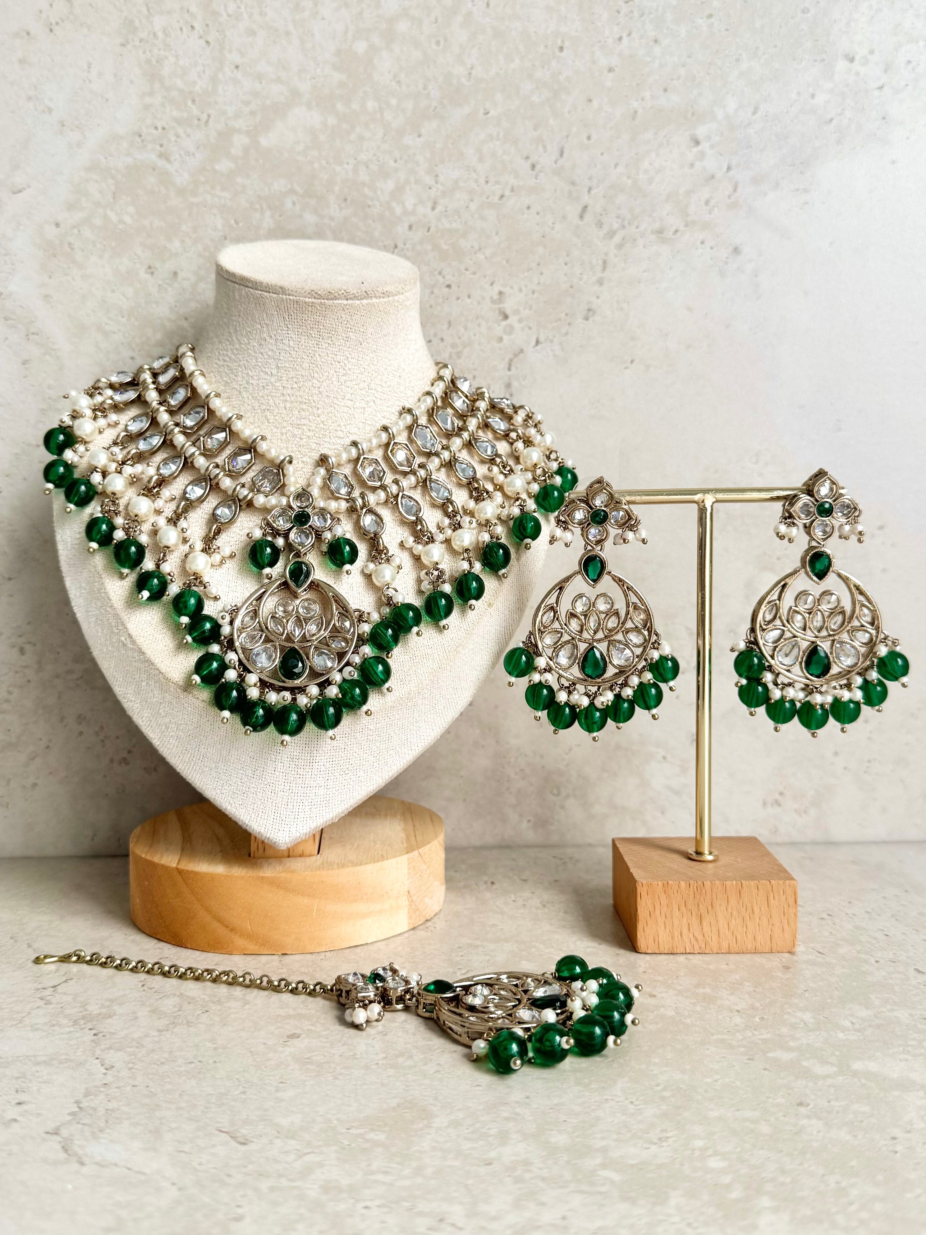 Divya Necklace Set