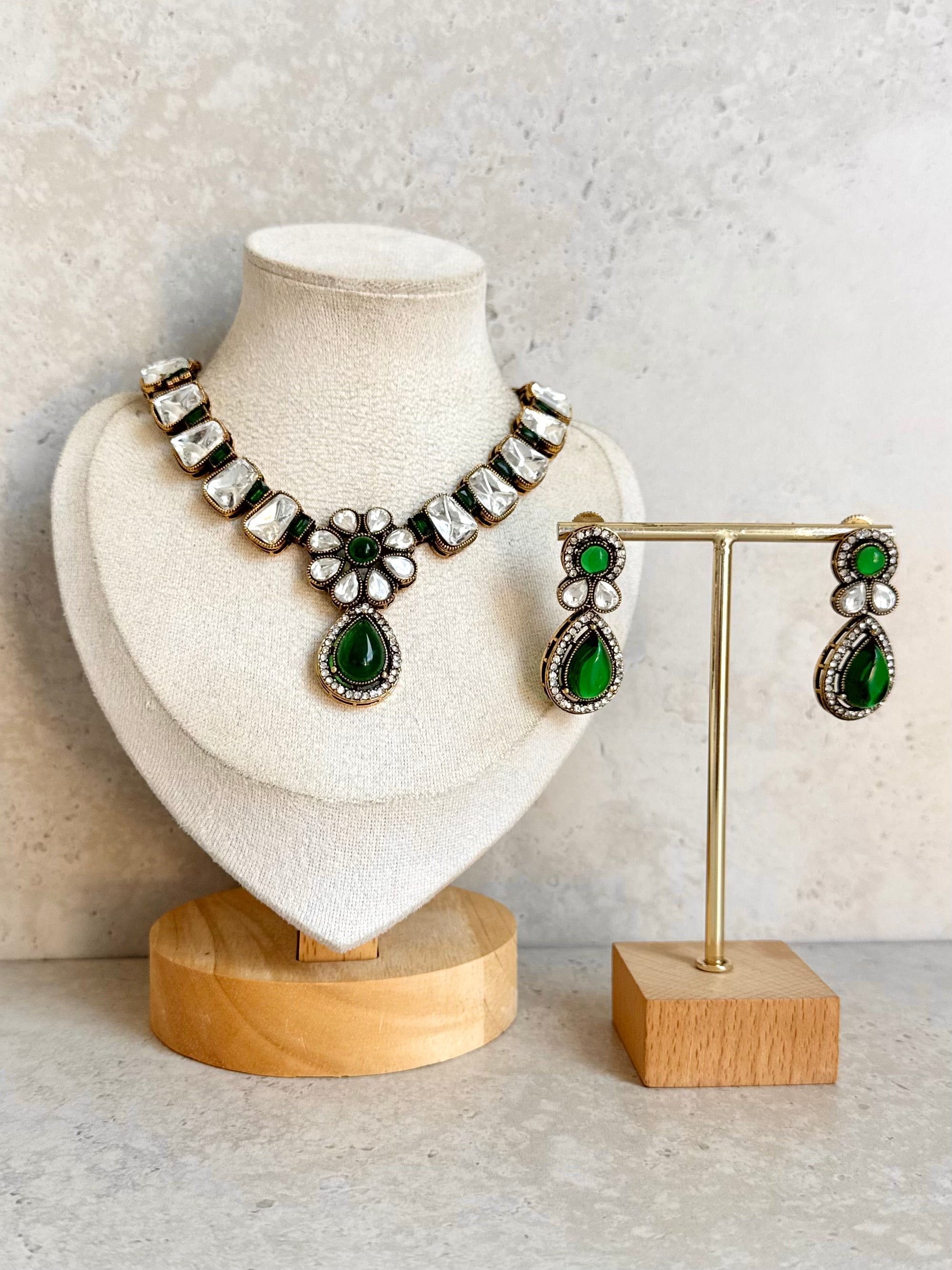 Aamna Necklace Set