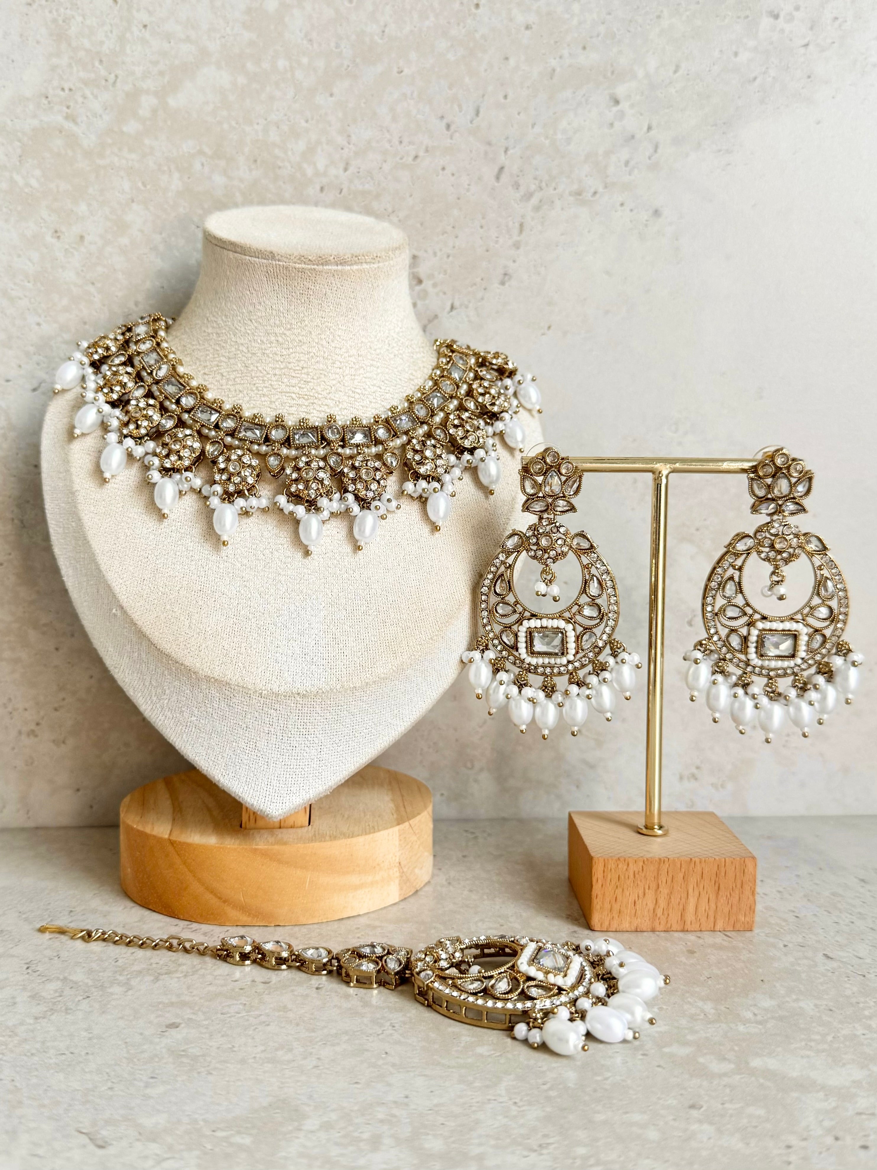 Agam Necklace Set