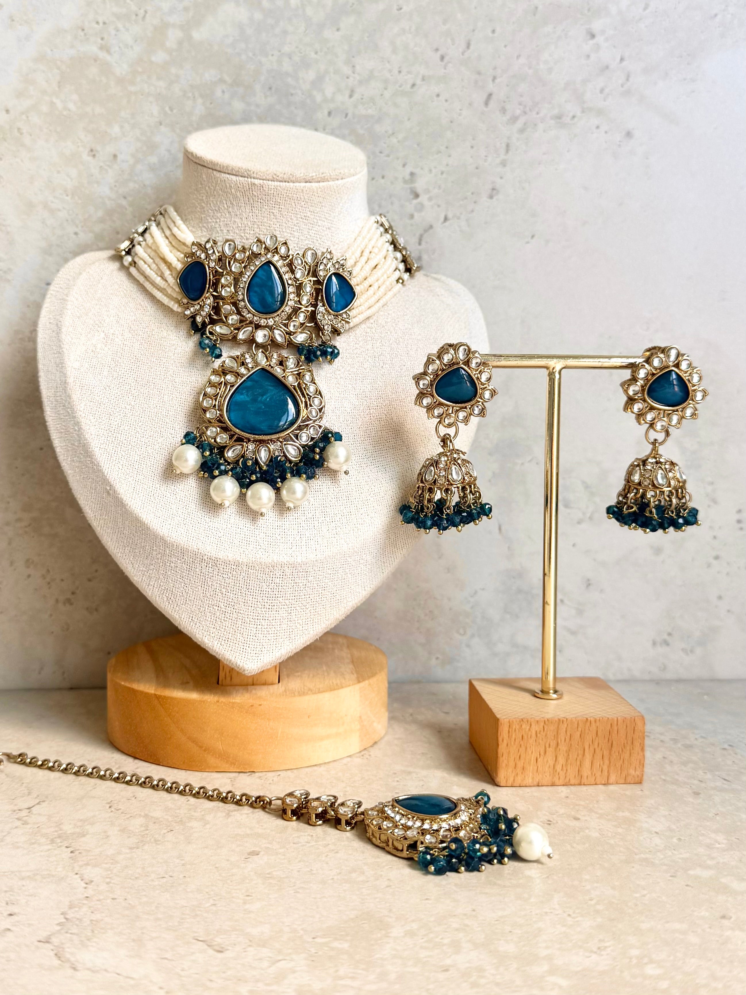 Kavi Necklace Set