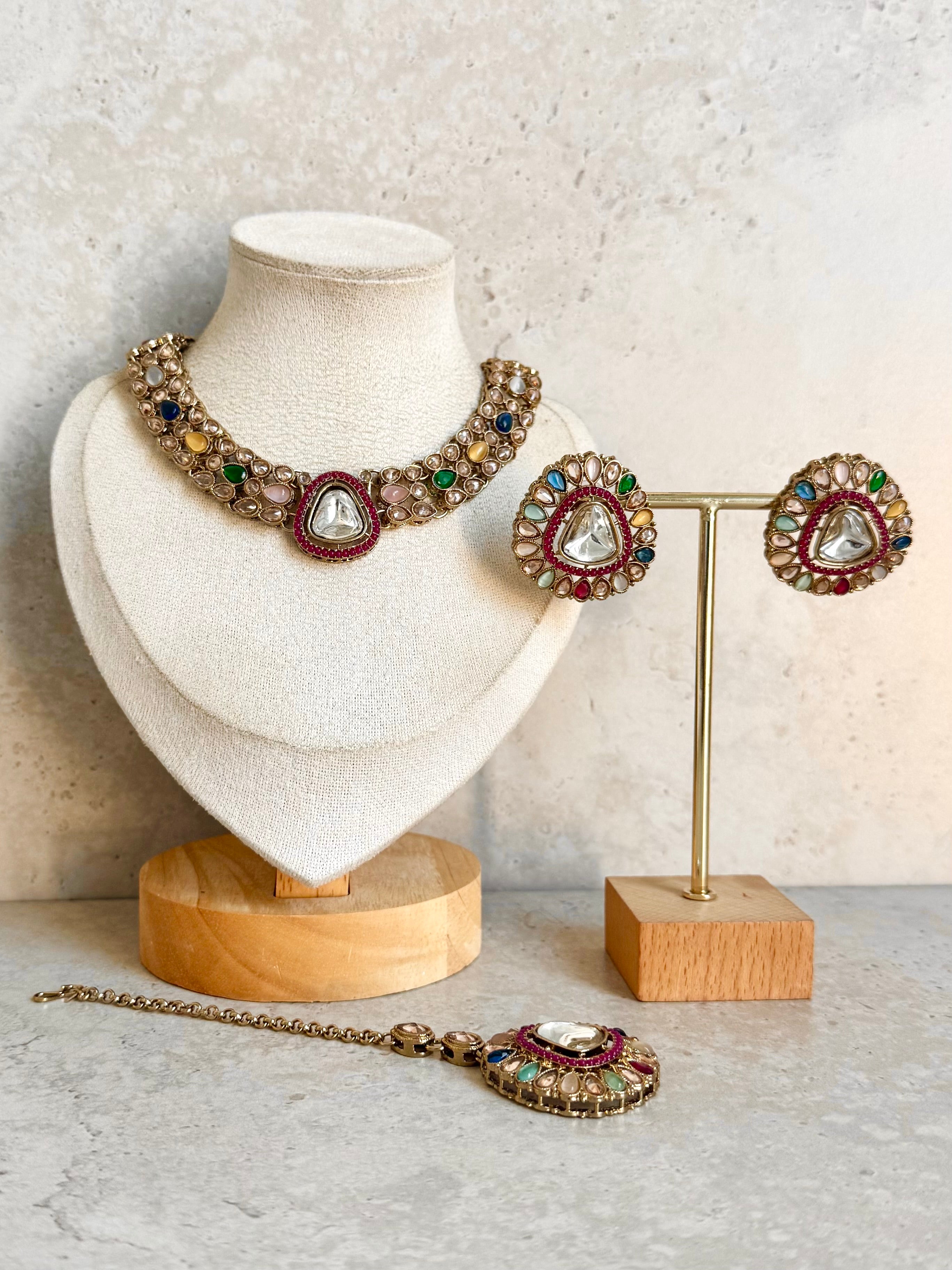 Aiza Necklace Set