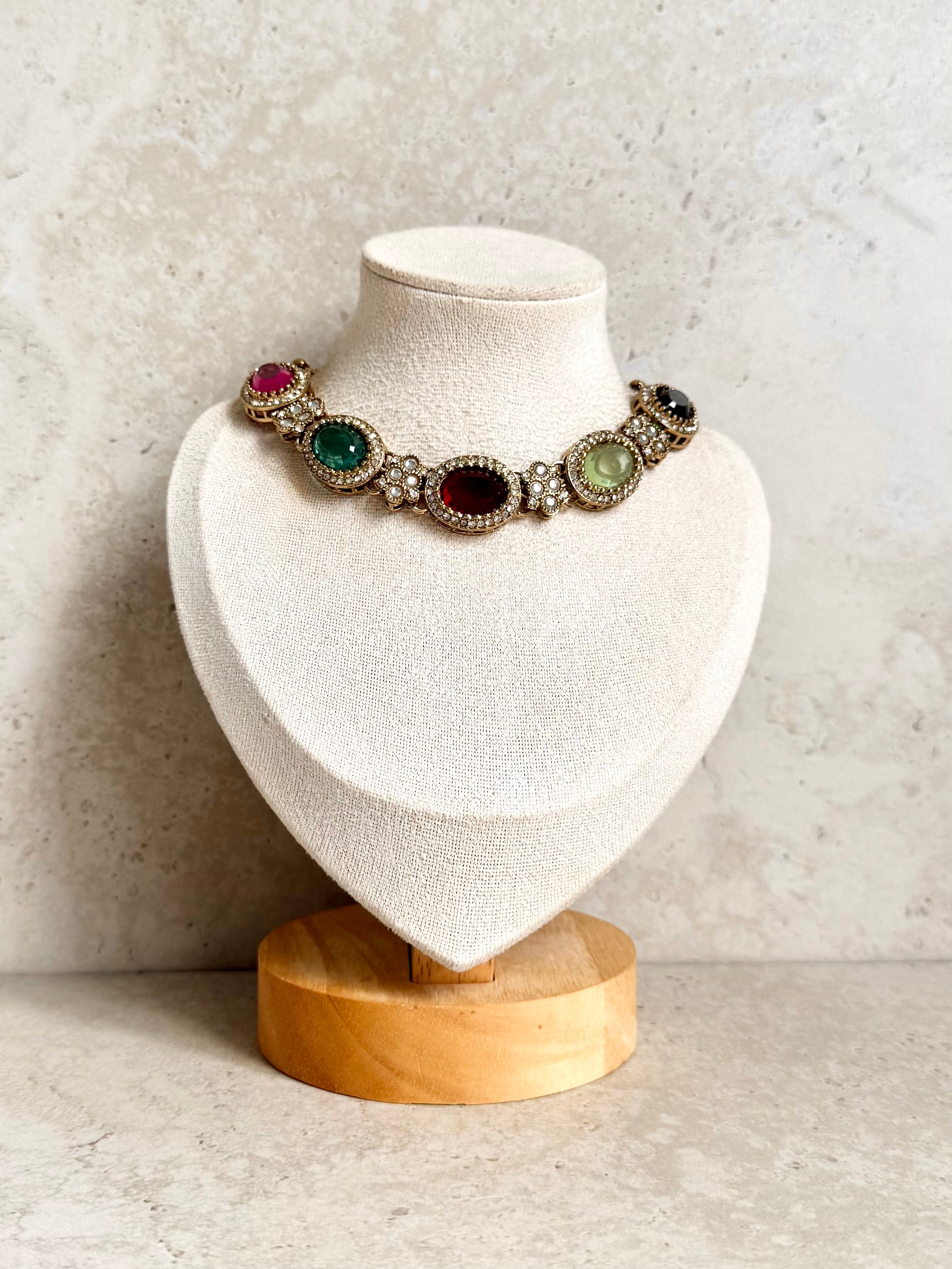 Arunita Necklace Set