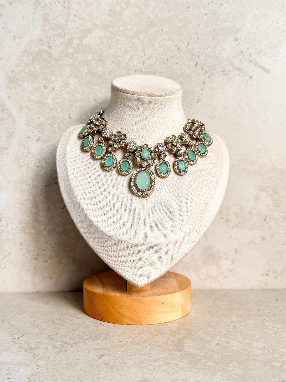 Archana Necklace Set