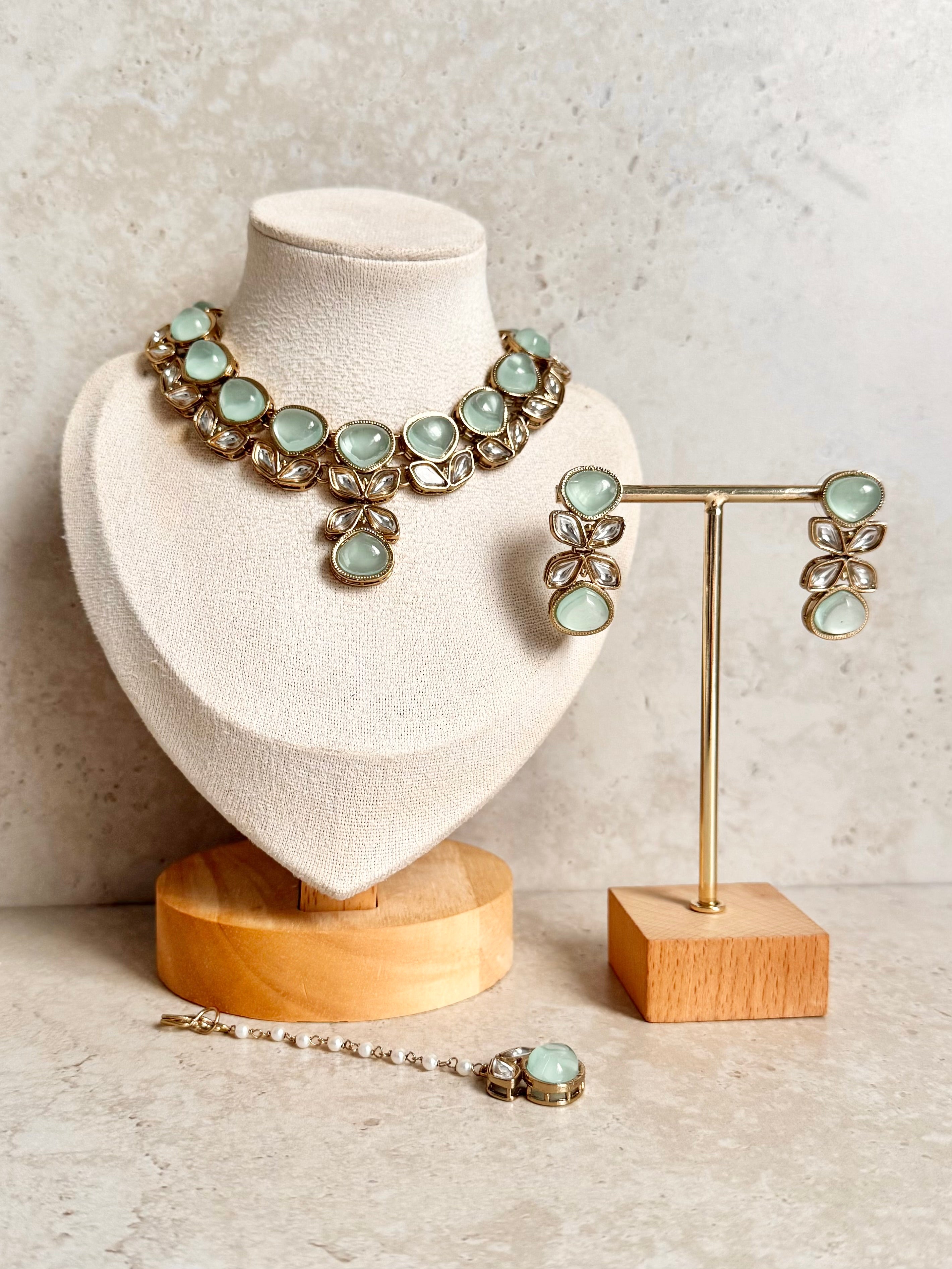 Parul Necklace Set
