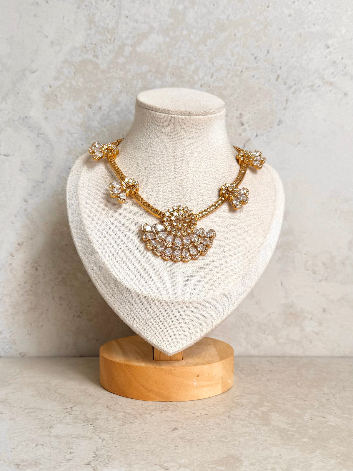 Neha Necklace Set