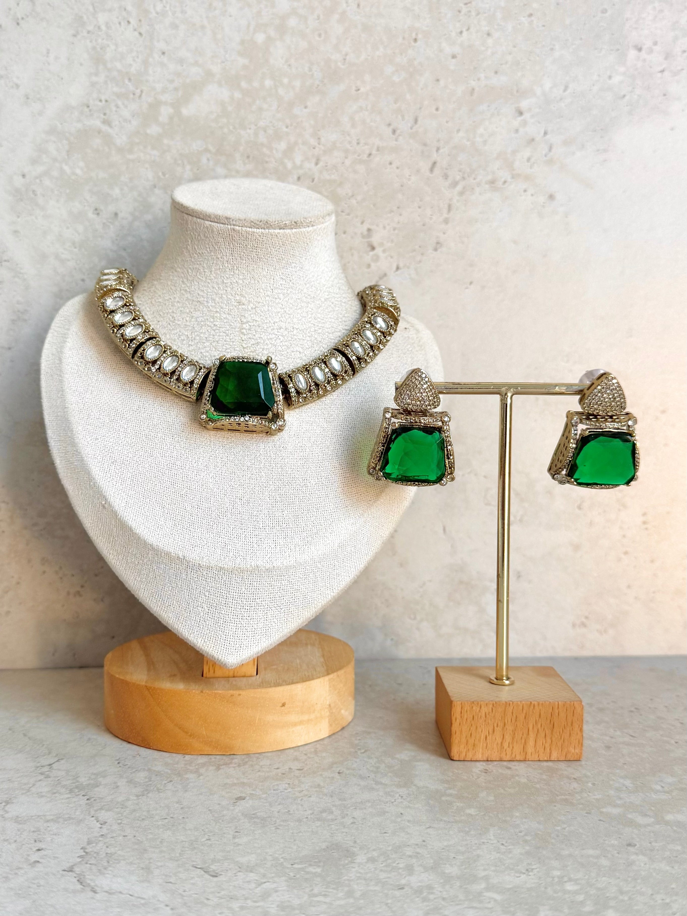 Najot Necklace Set