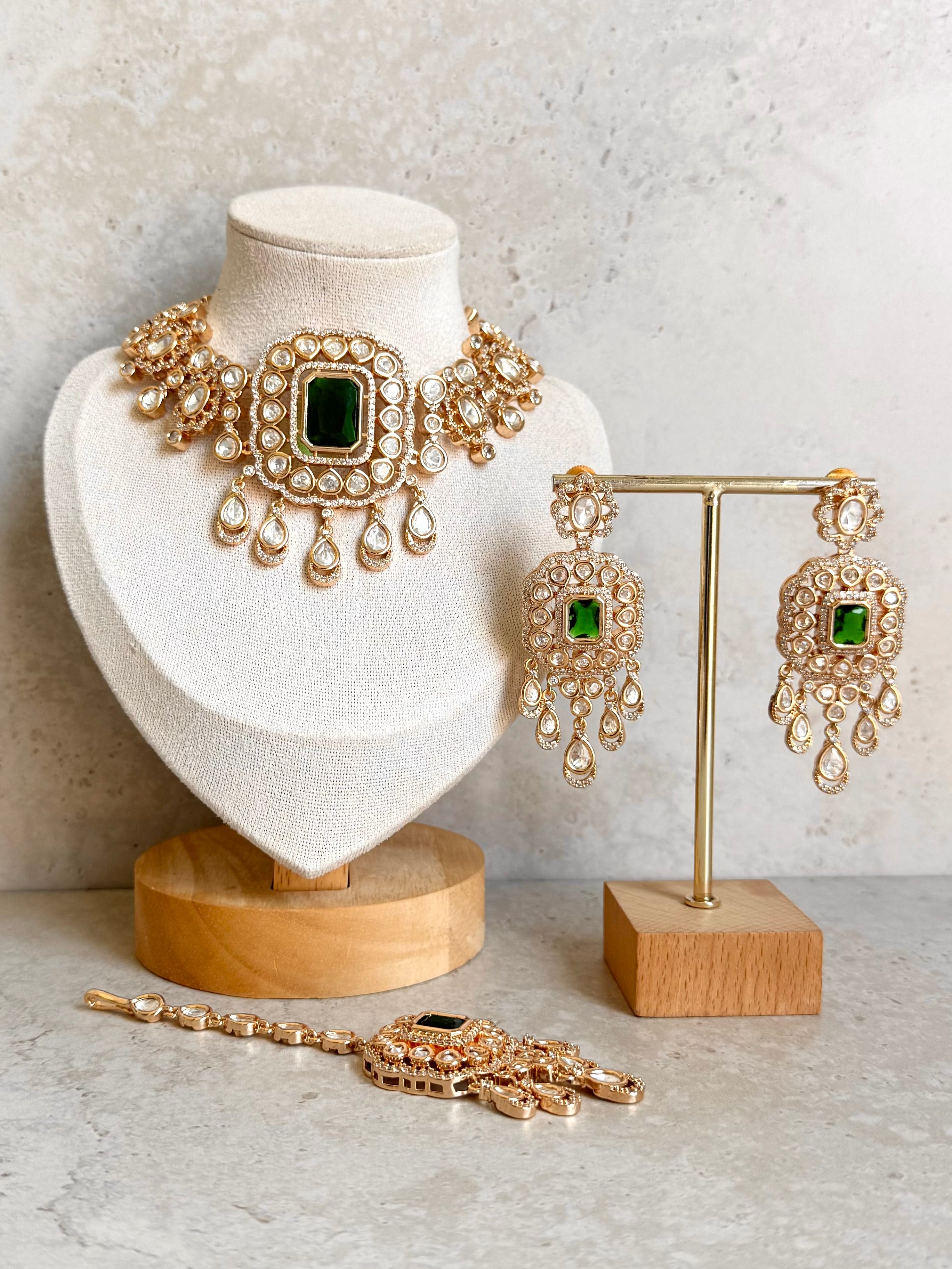 Sargun Necklace Set