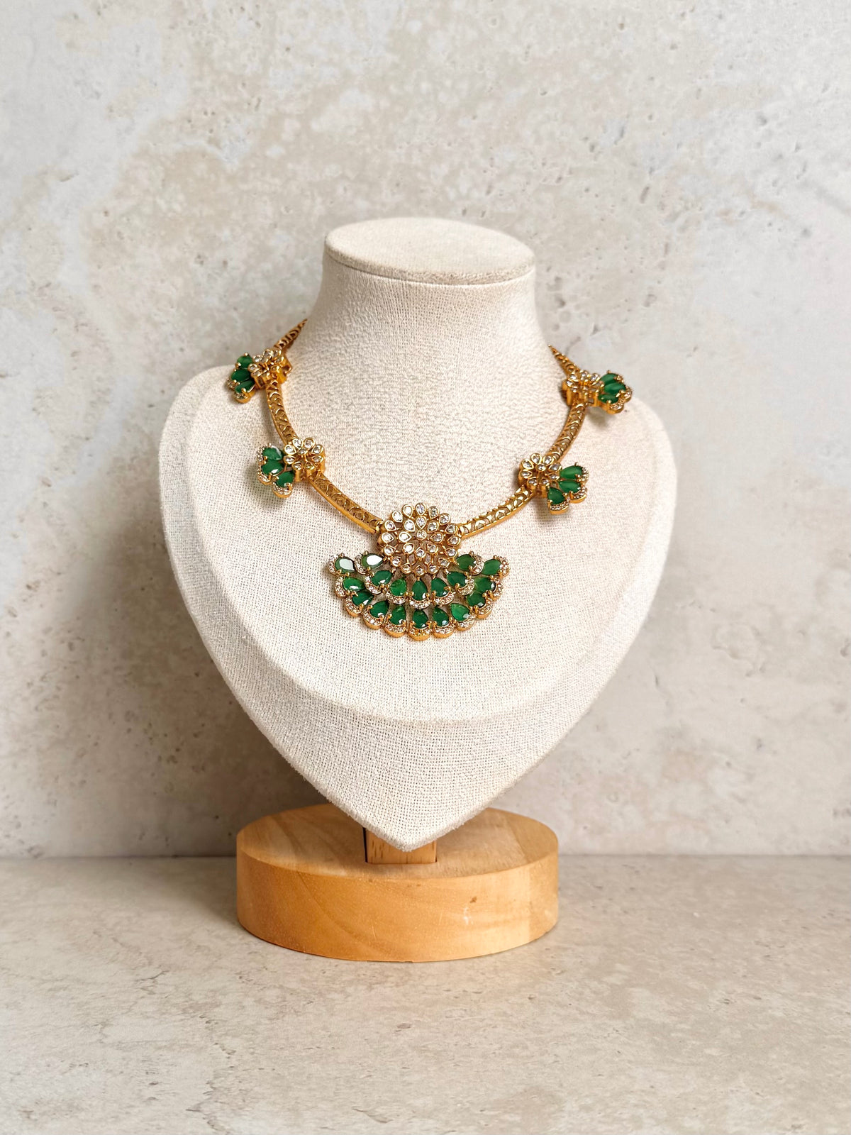 Neha Necklace Set
