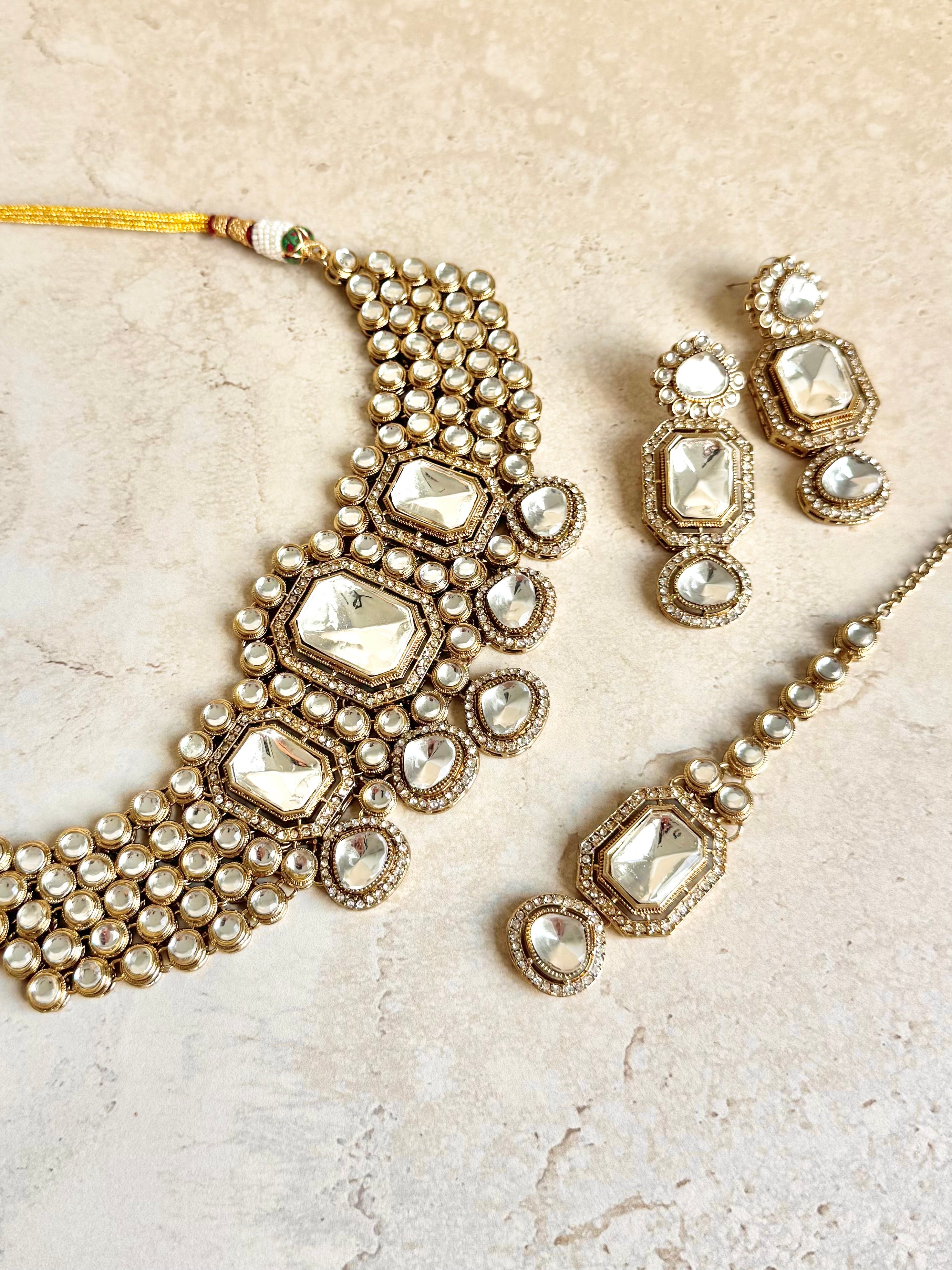 Usma Necklace Set