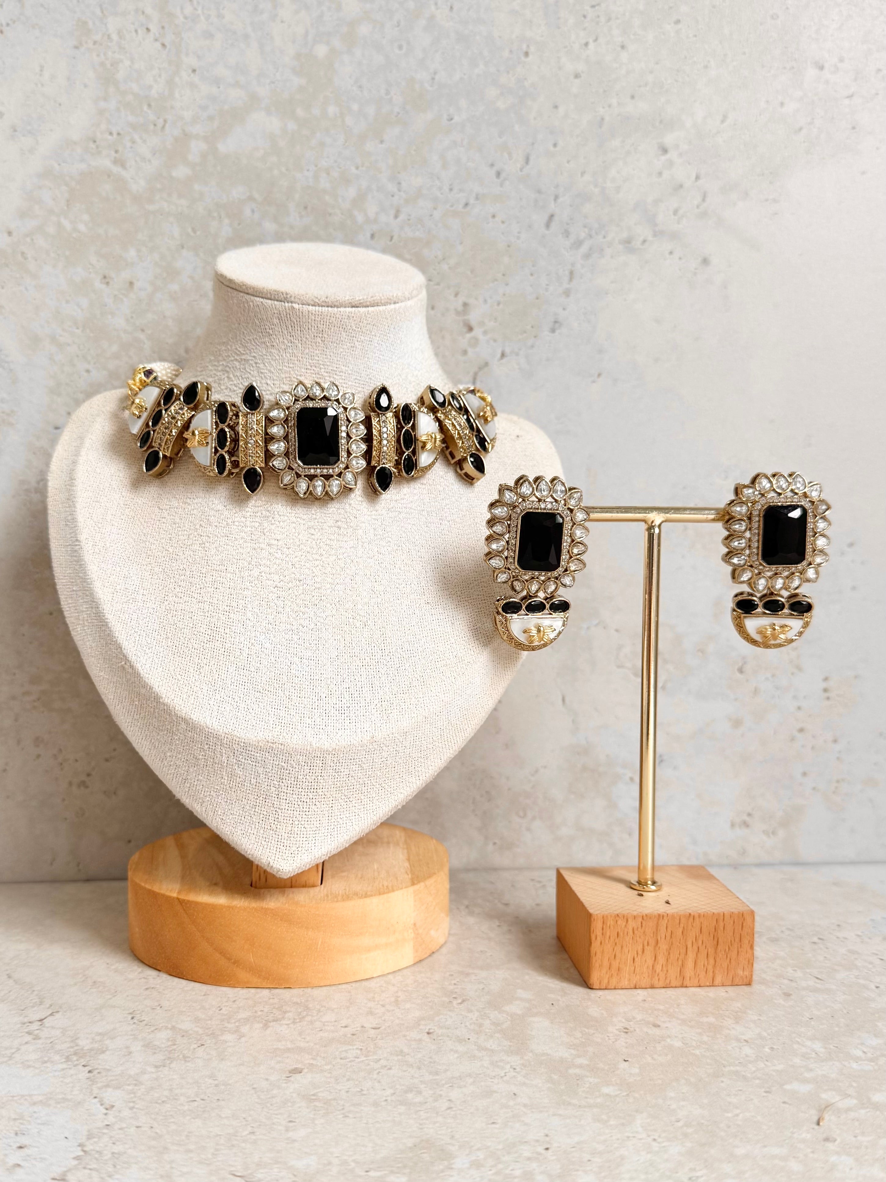 Manita Necklace Set