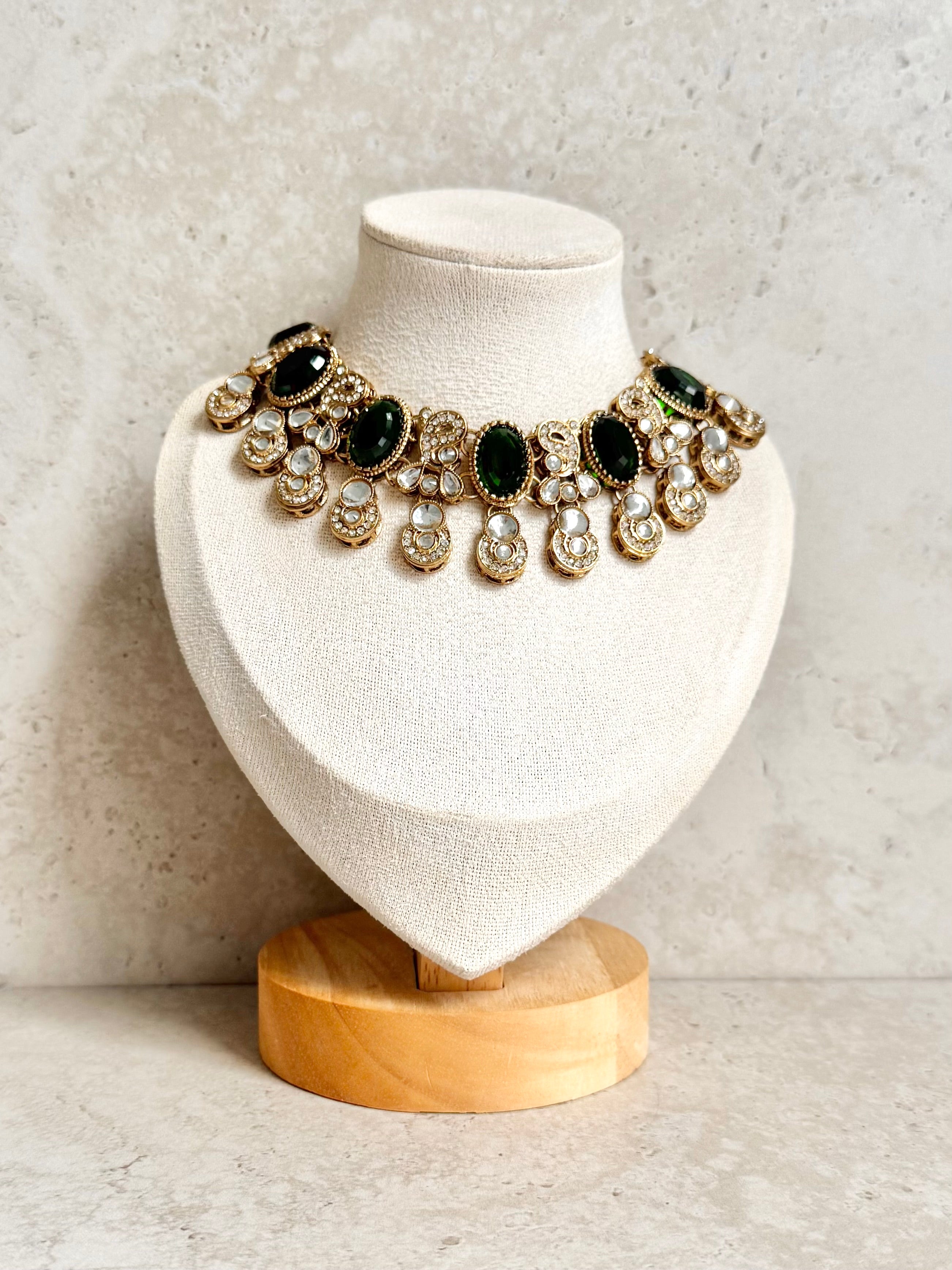 Parneet Necklace Set