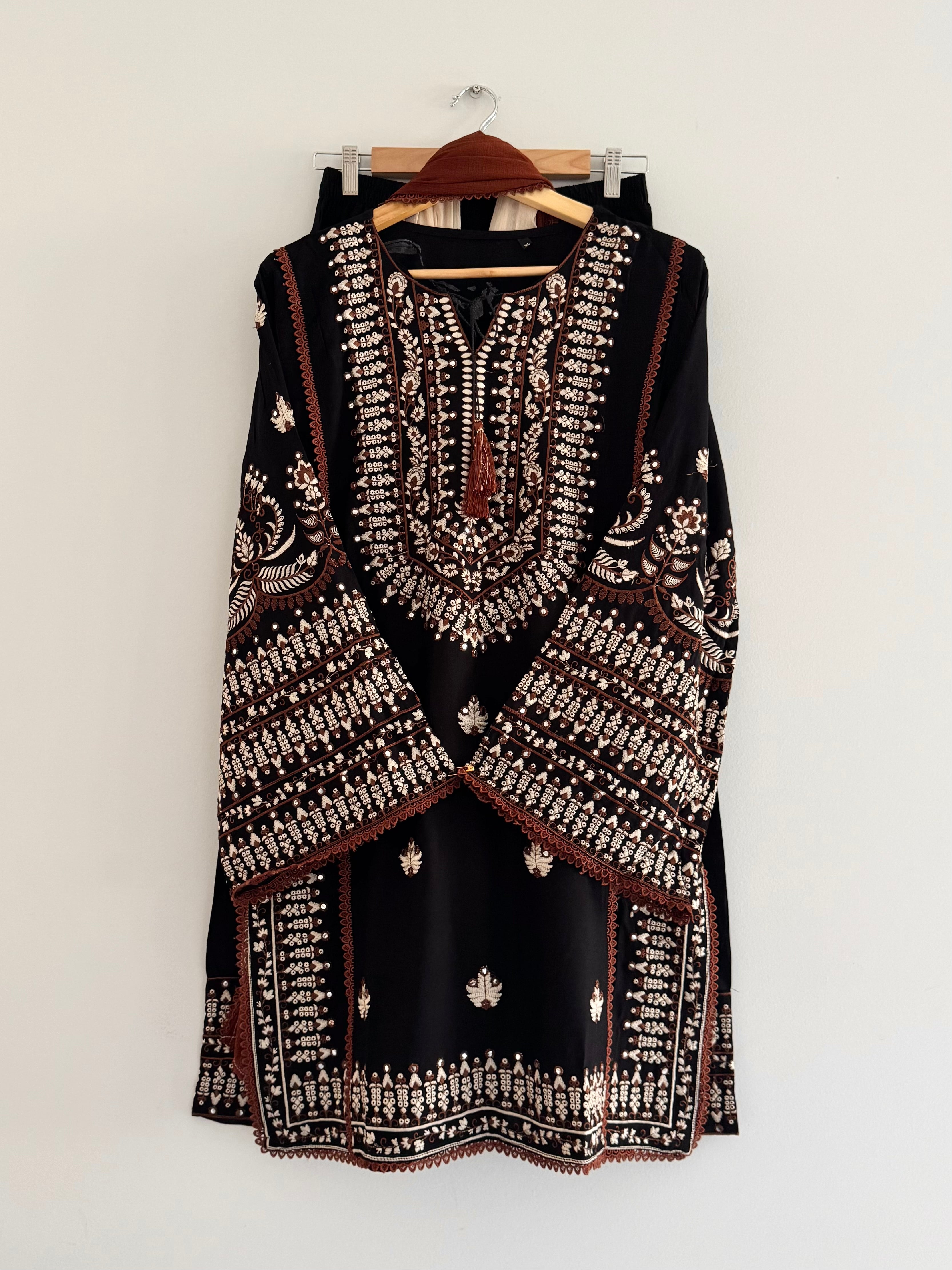 Inaya Suit Set