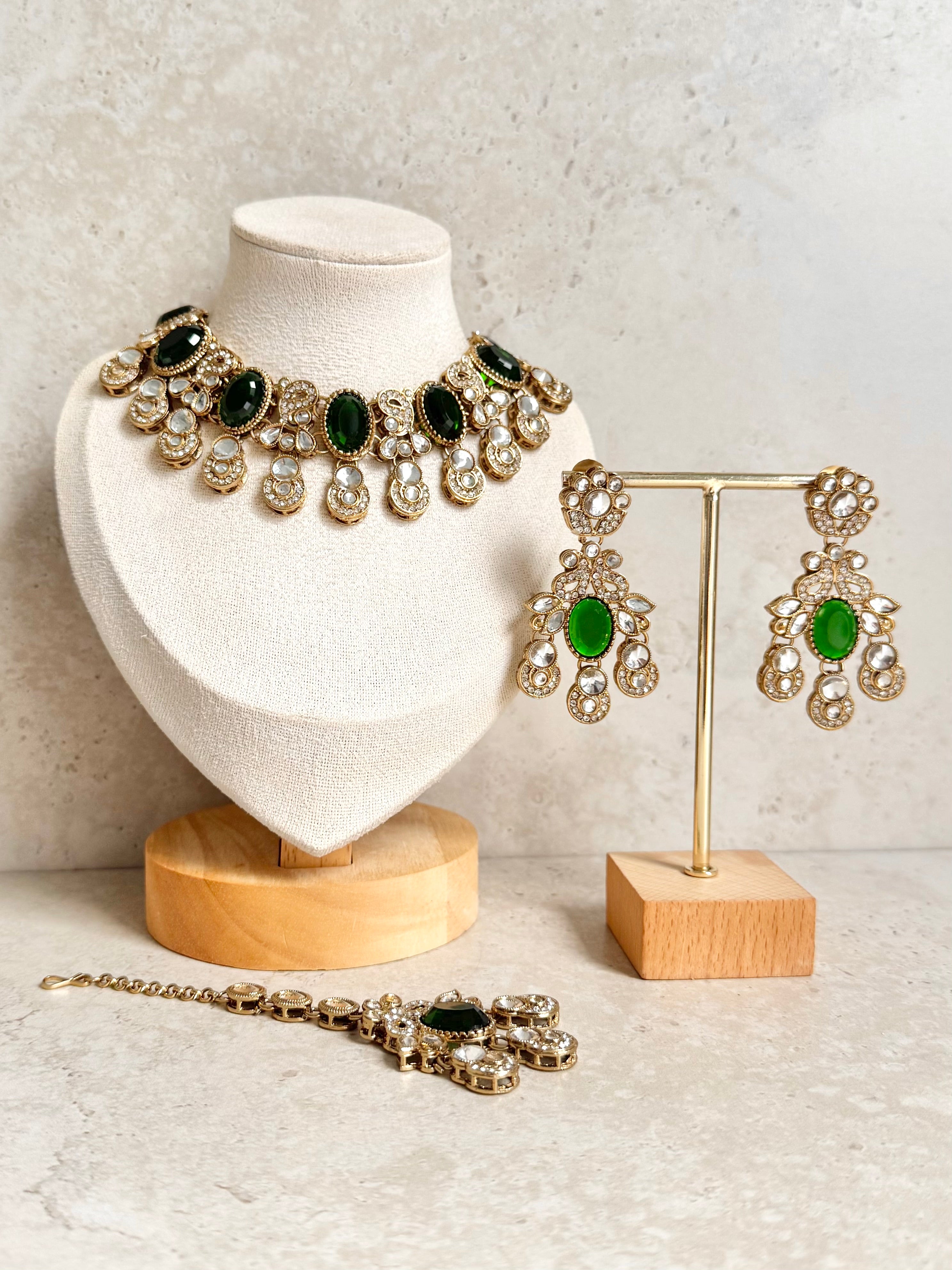 Parneet Necklace Set