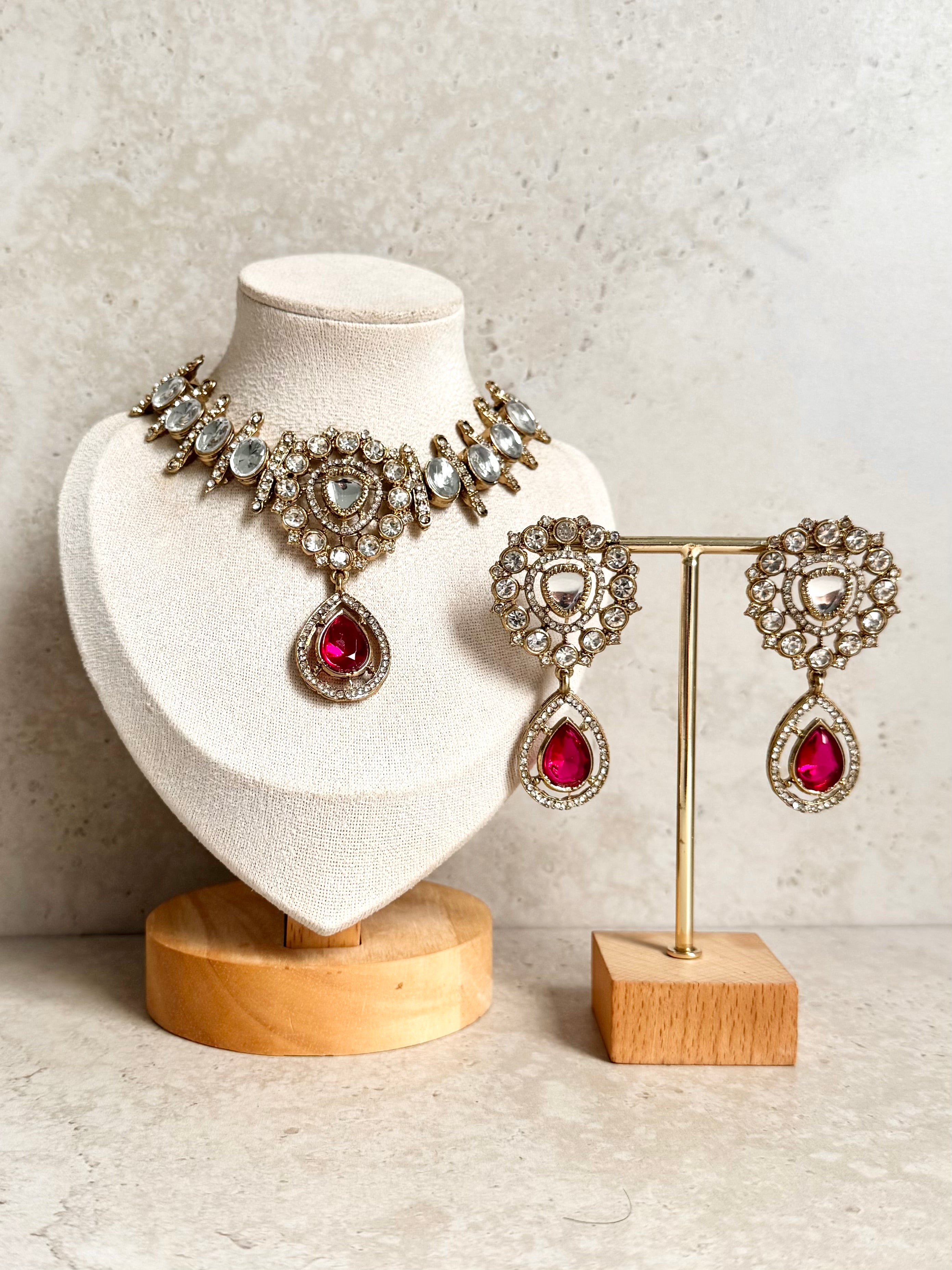 Kavisha Necklace Set