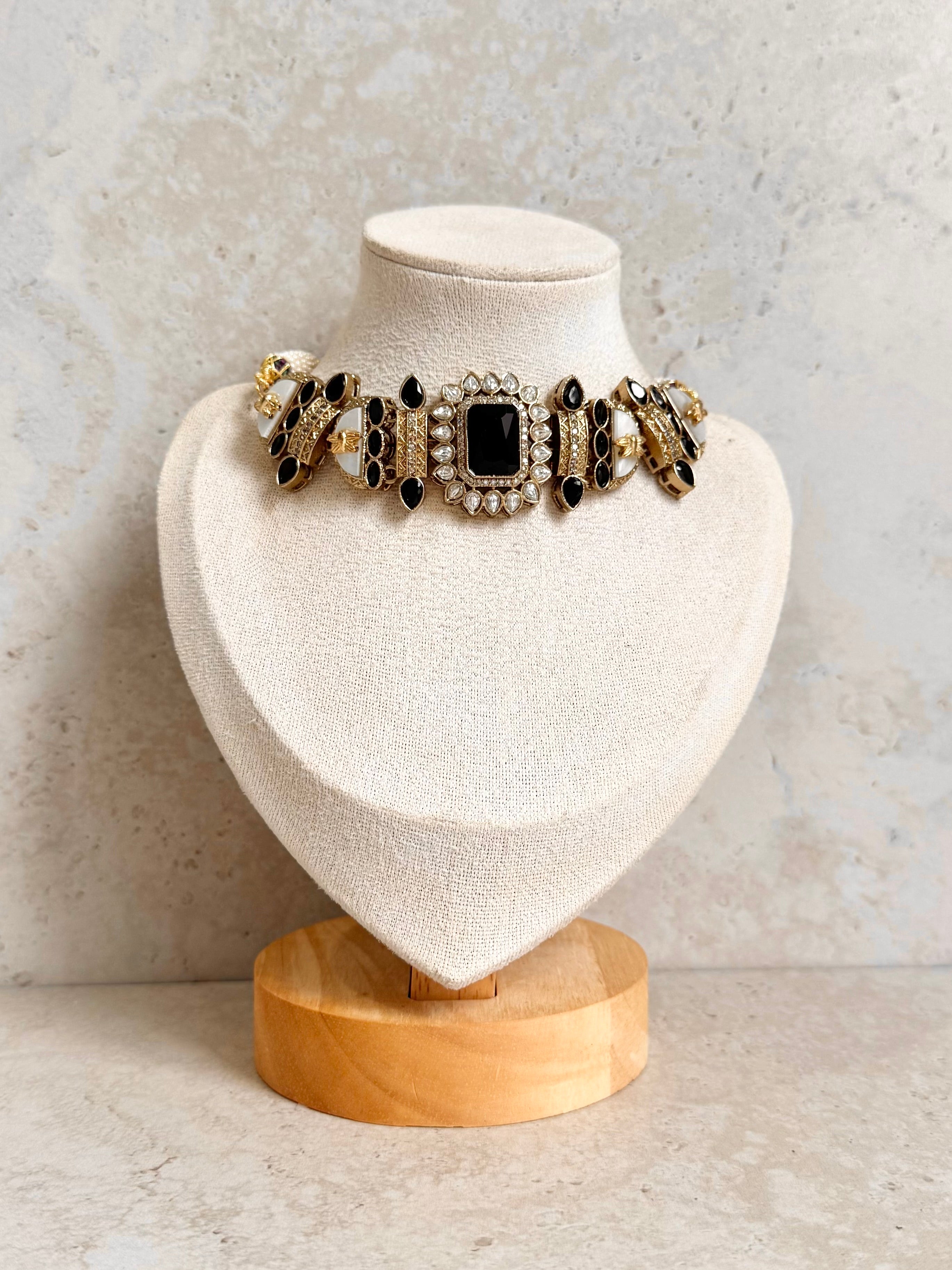 Manita Necklace Set