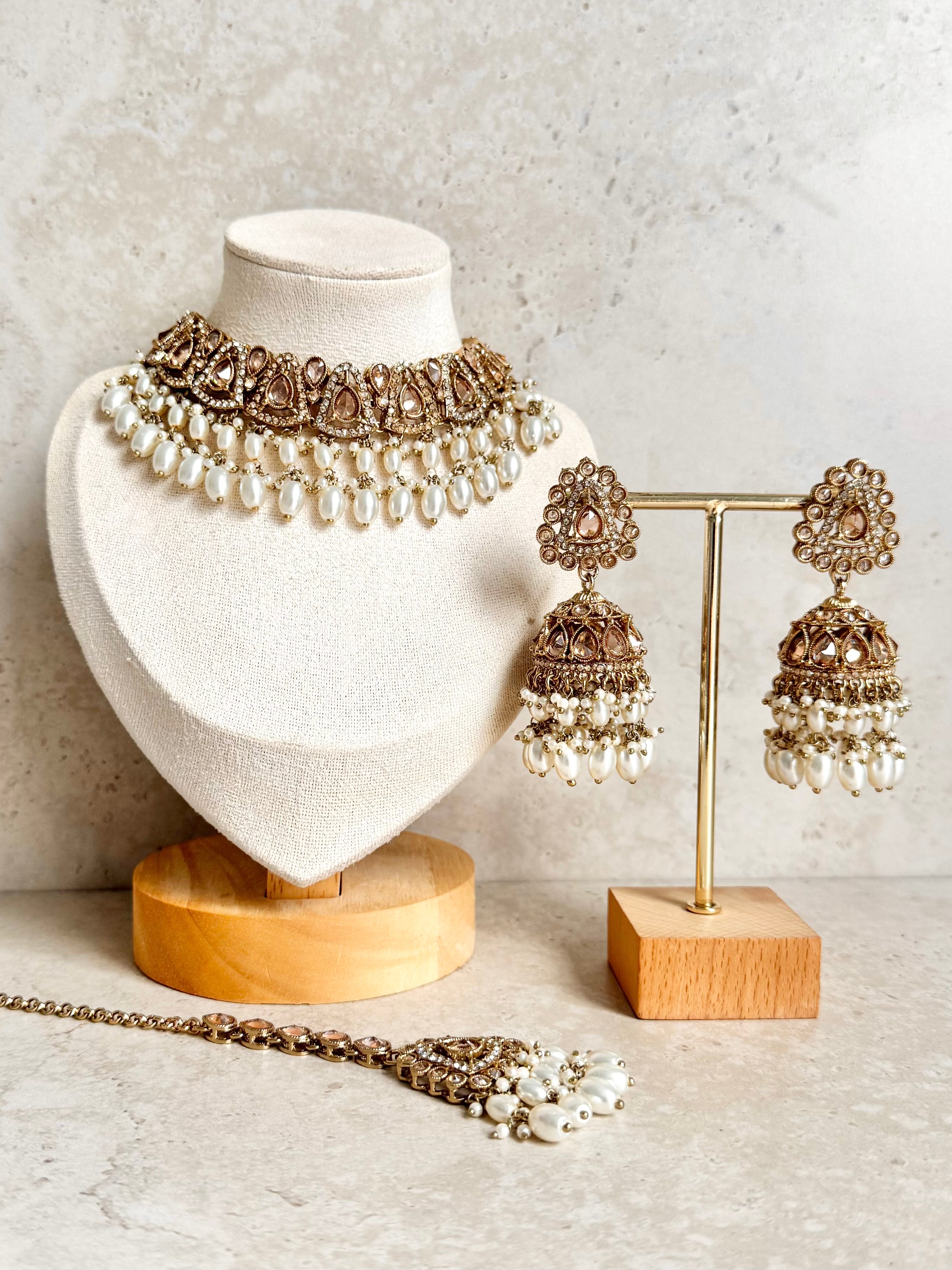 Ash Necklace Set