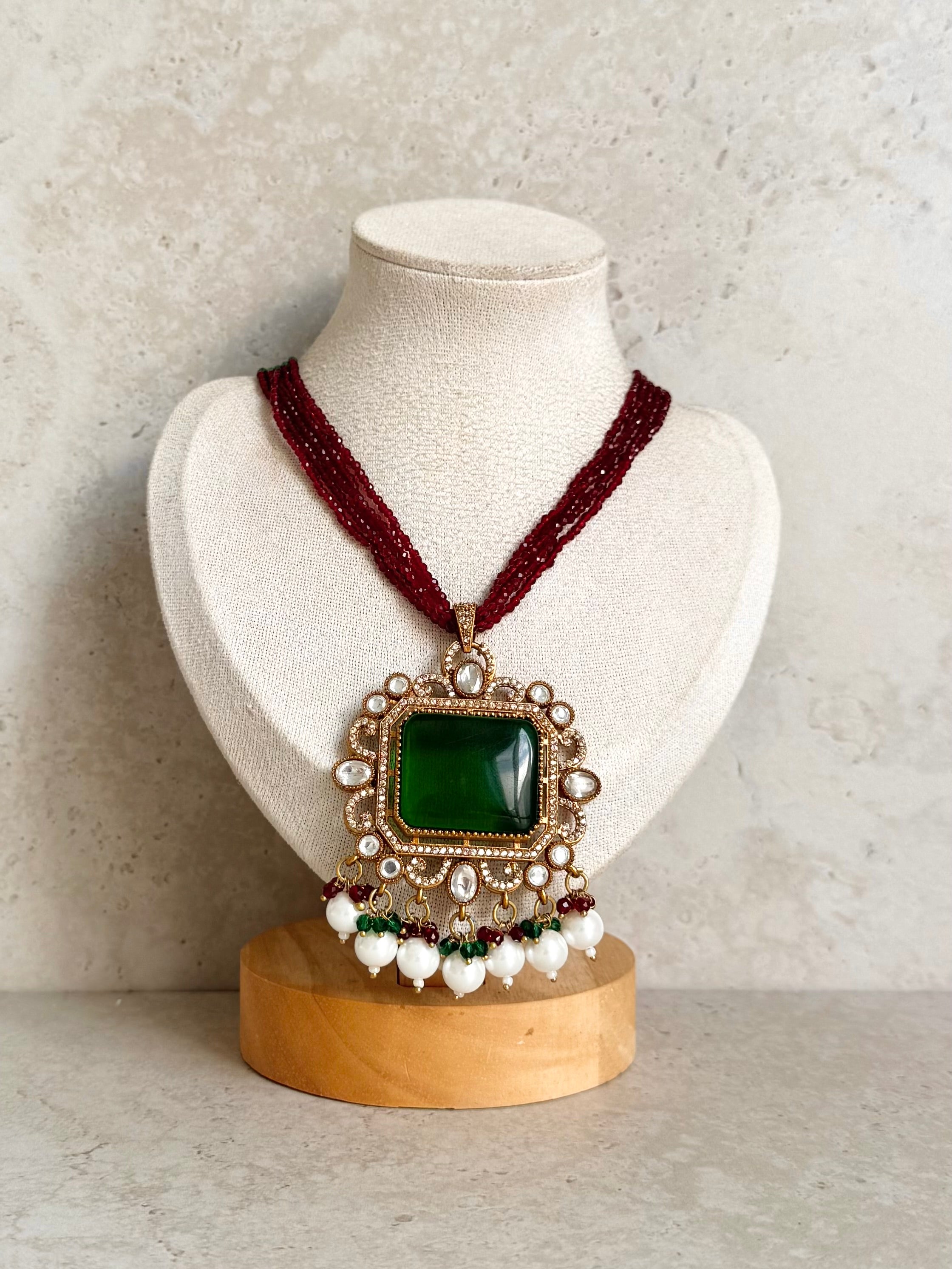 Gurnaz Necklace Set