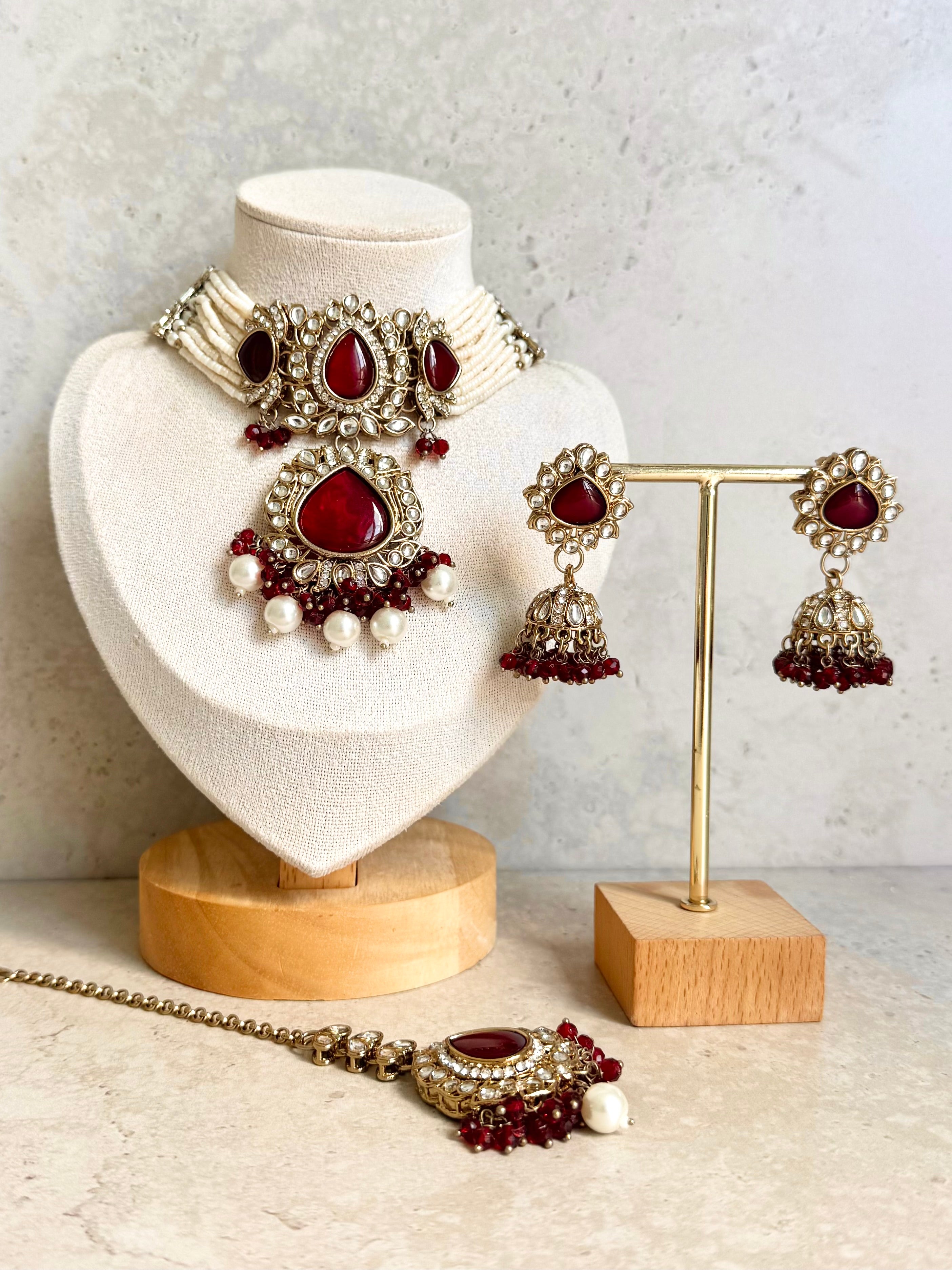 Kavi Necklace Set