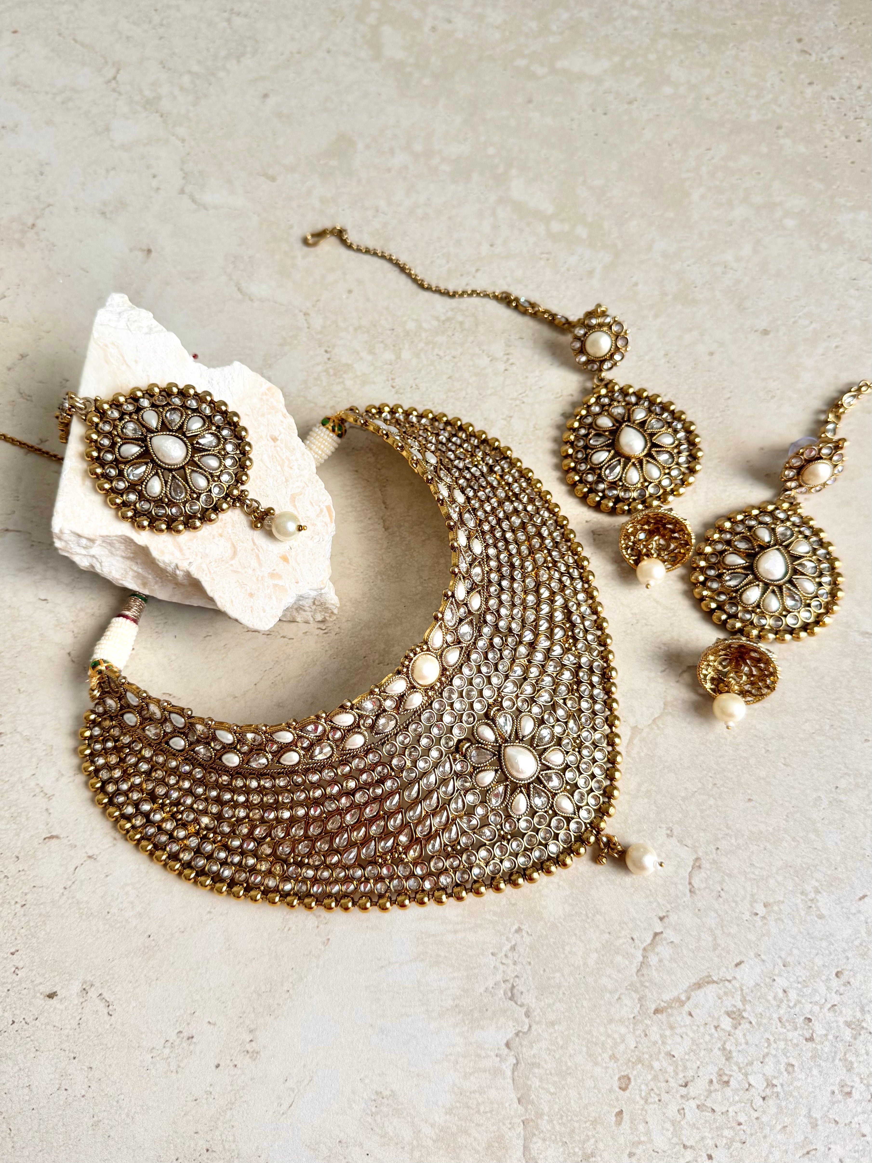 Rajvi Necklace Set