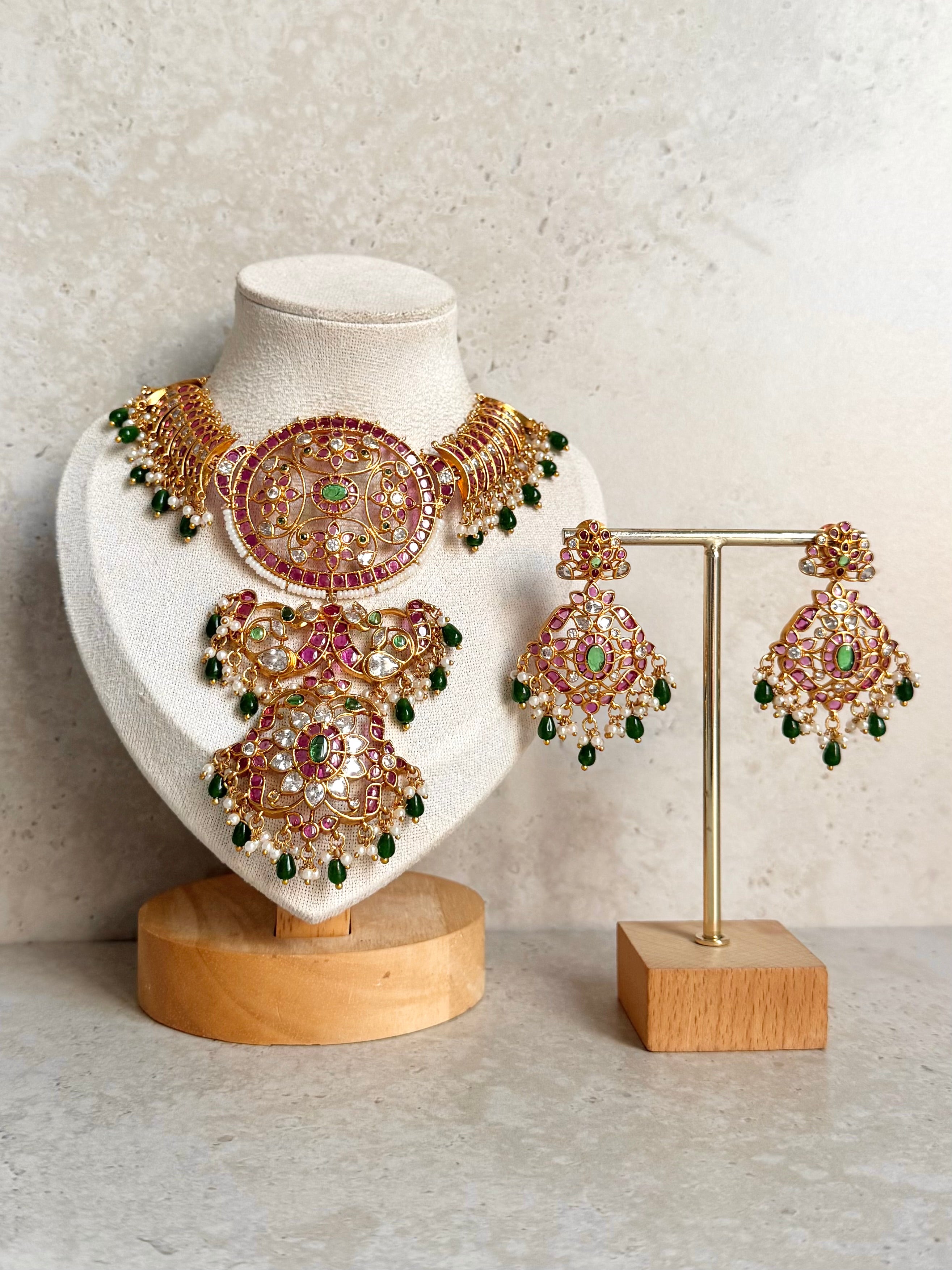Alija Necklace Set