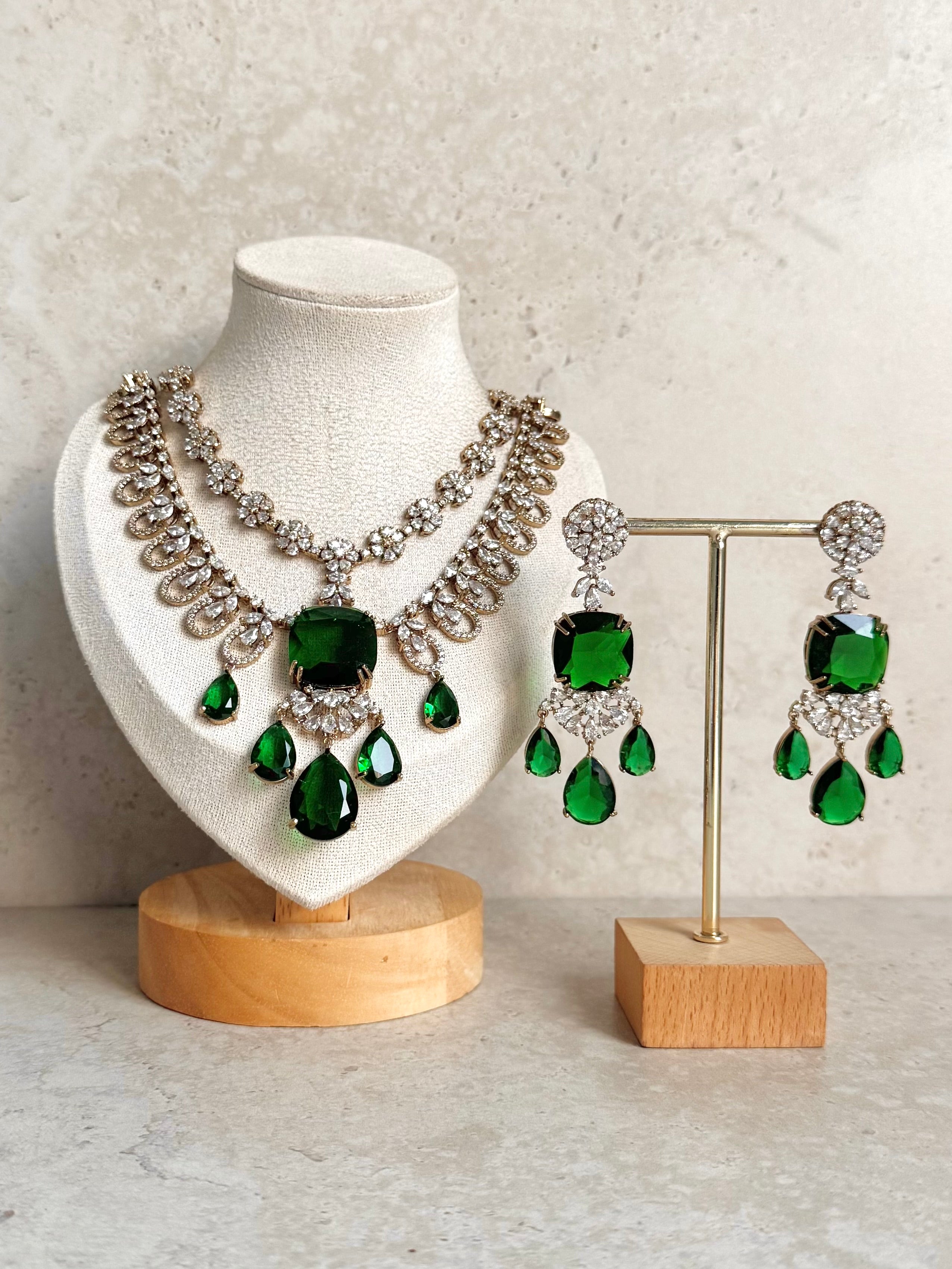 Rhea Necklace Set