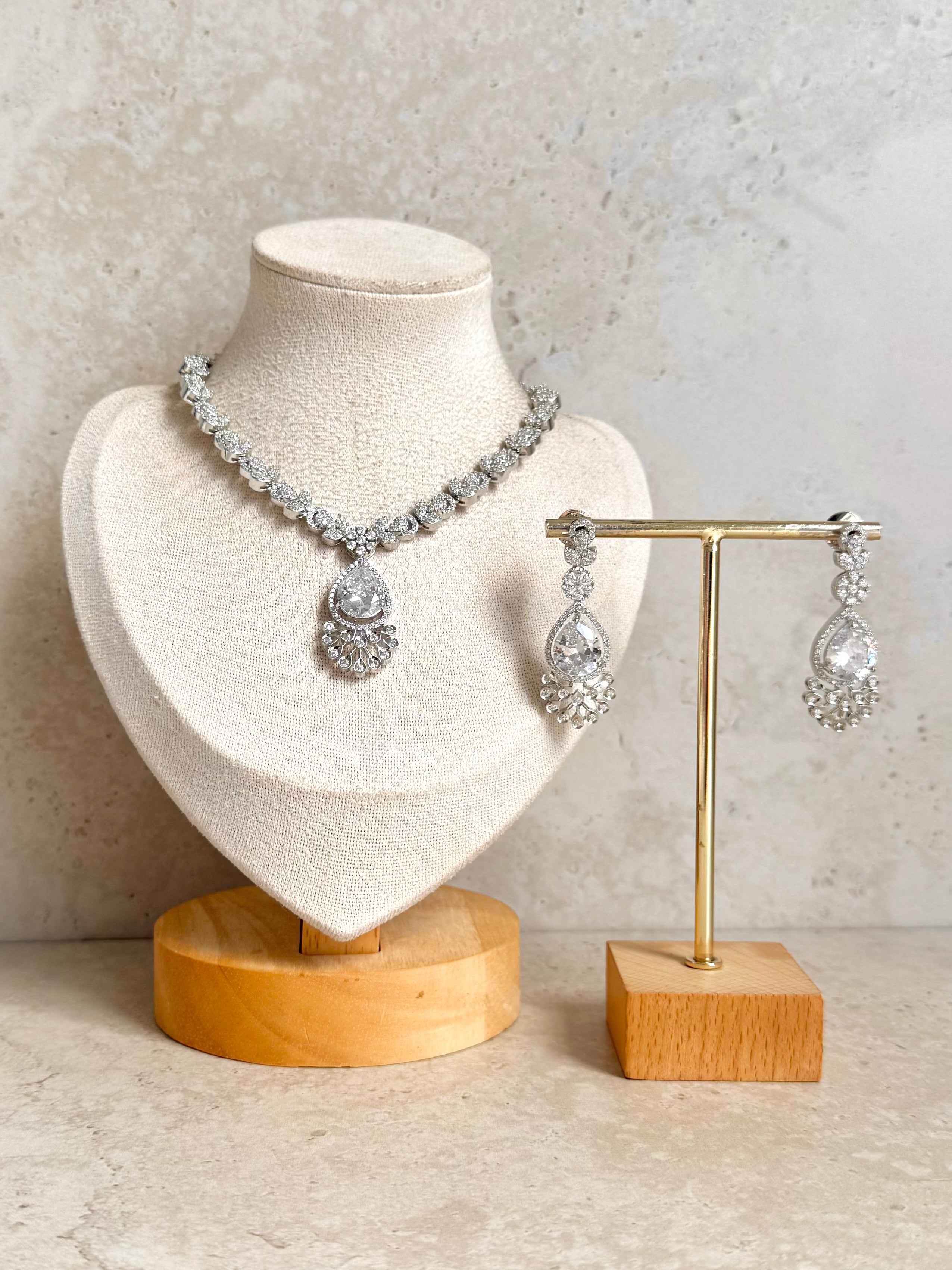 Ratika Necklace Set
