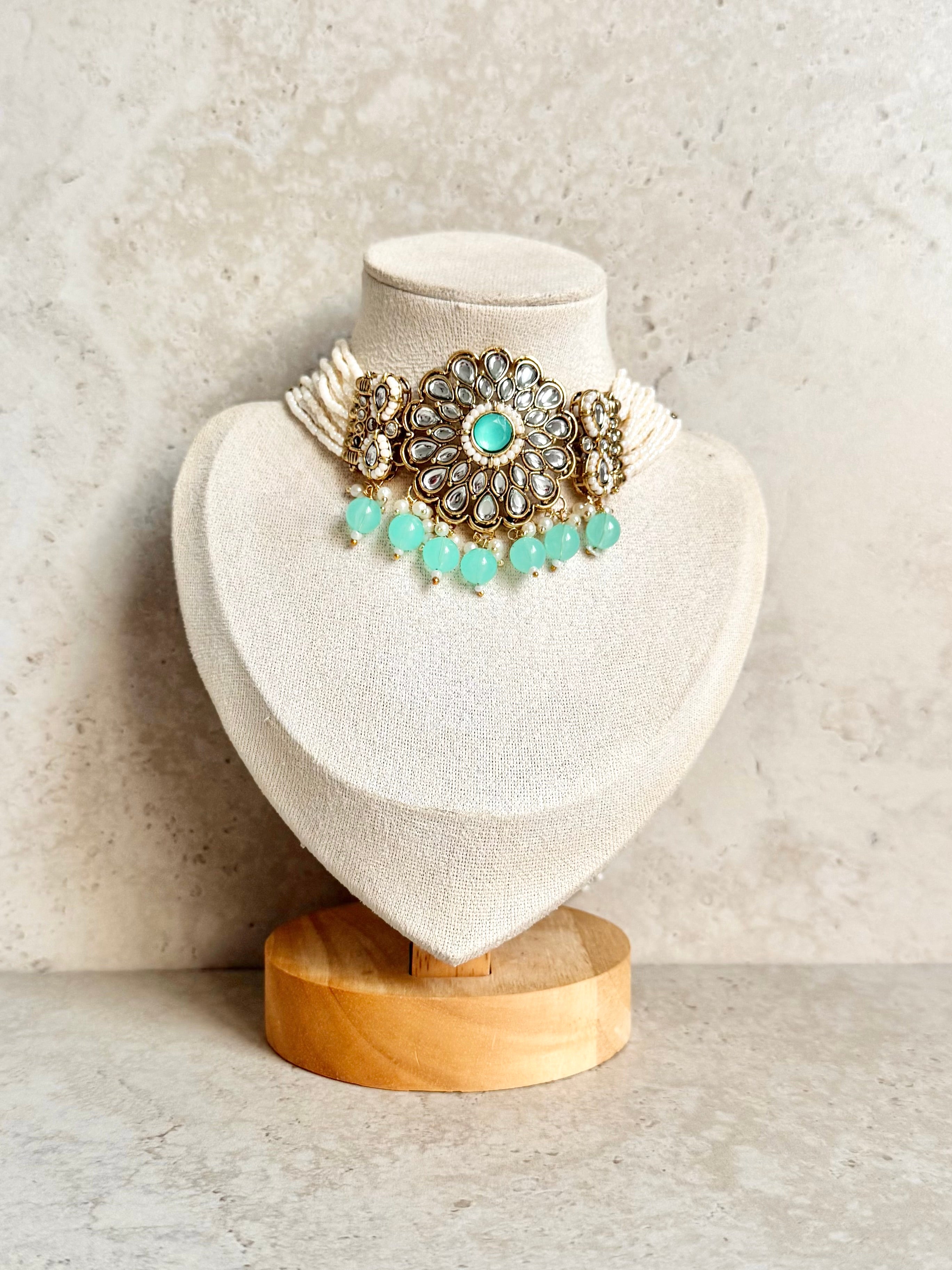 Eshani Necklace Set