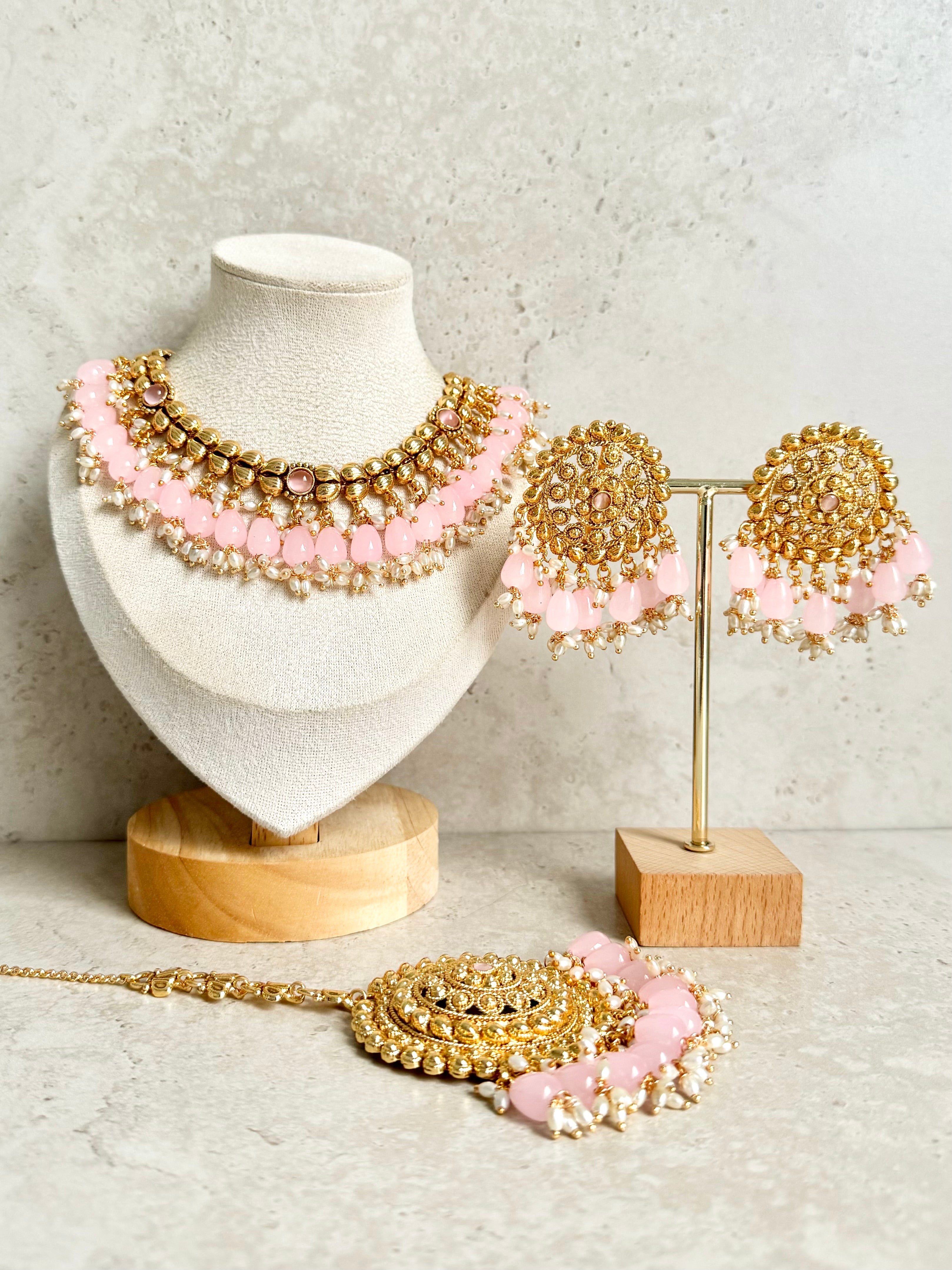 Gurnoor Necklace Set