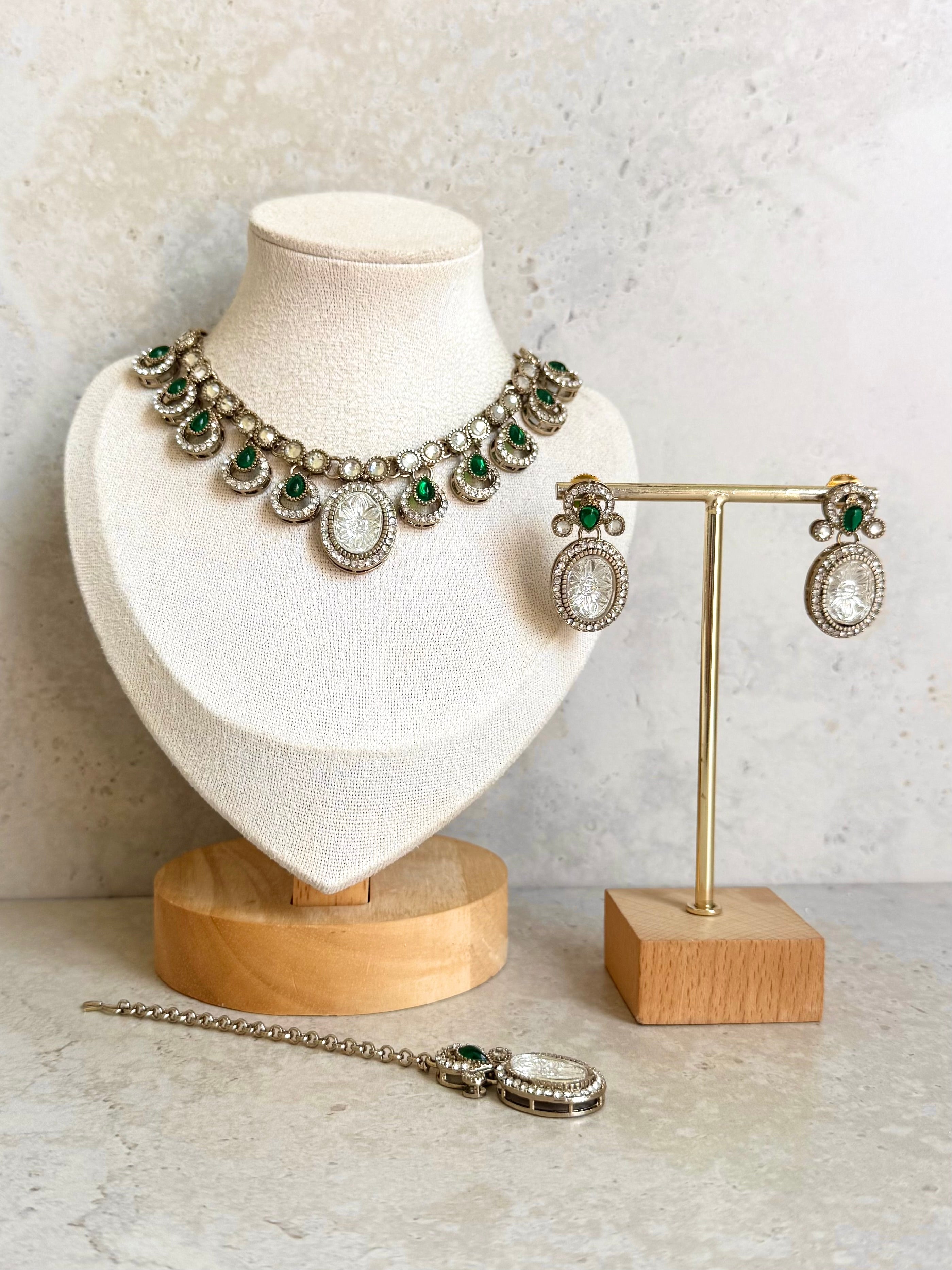 Sunidhi Necklace Set