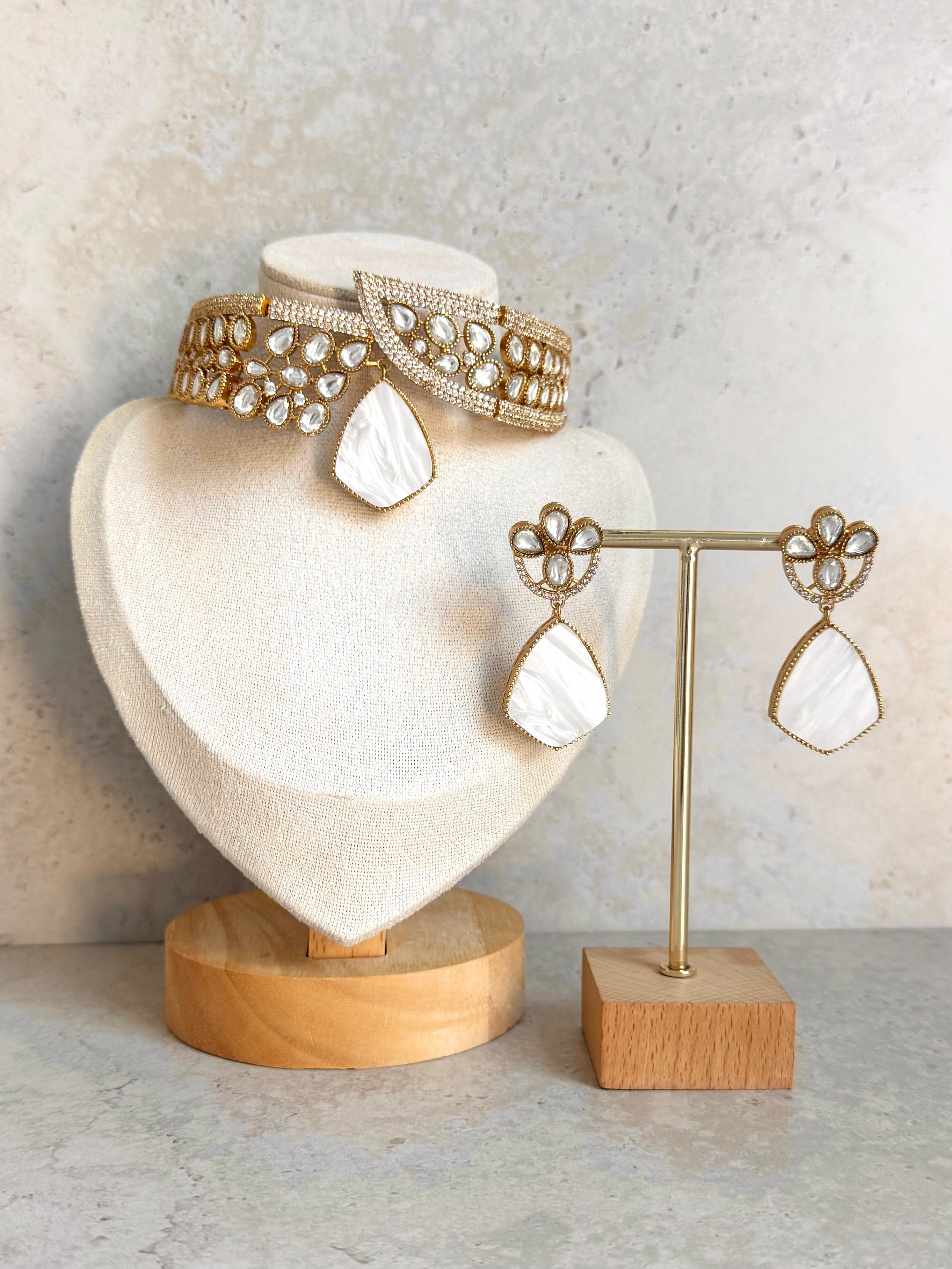 Shibana Necklace Set