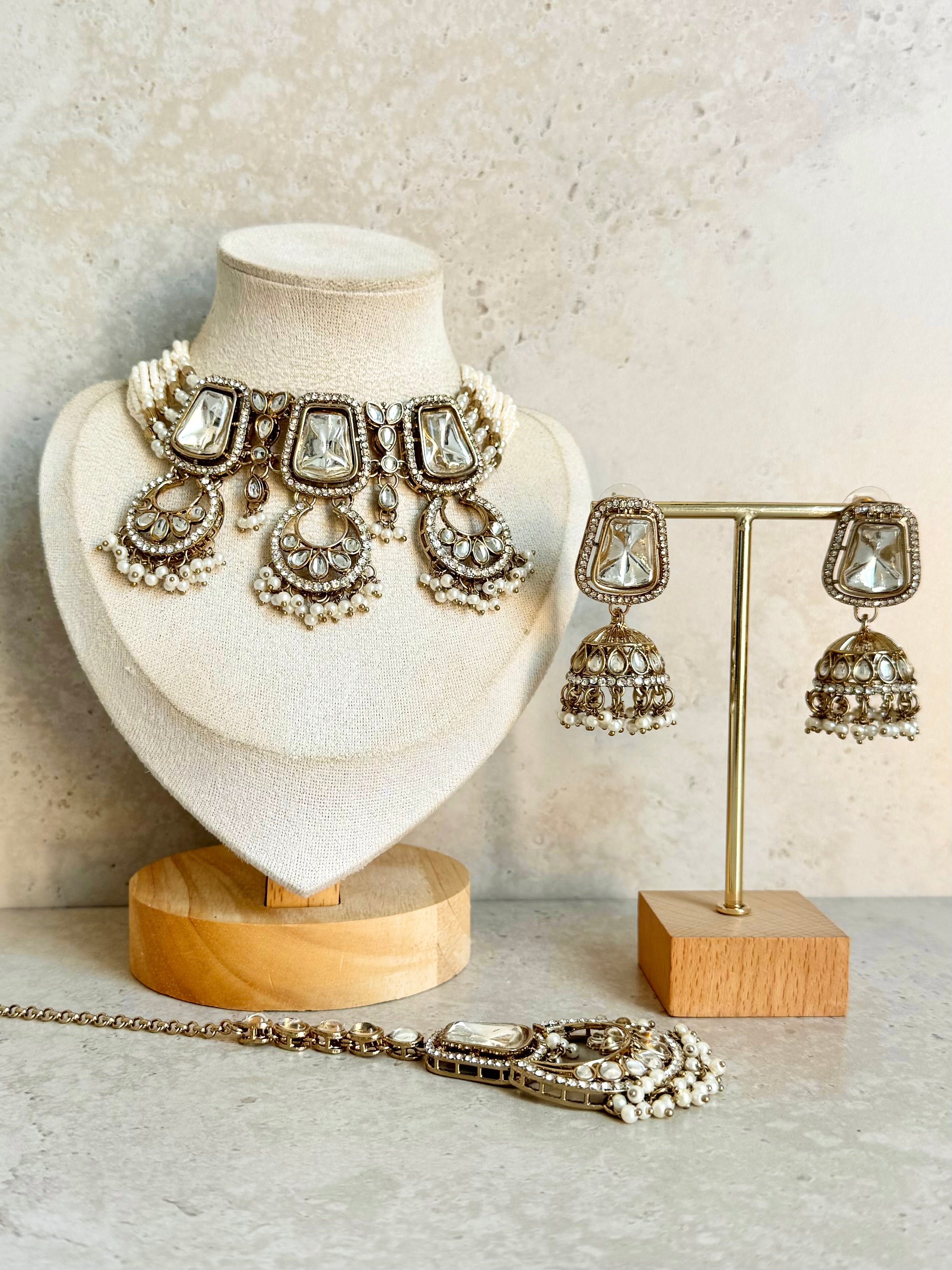 Sanvi Necklace Set