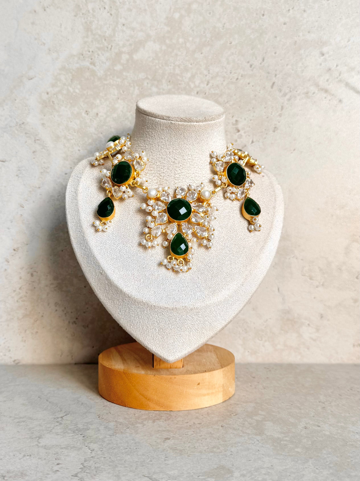 Ruhanika Necklace Set