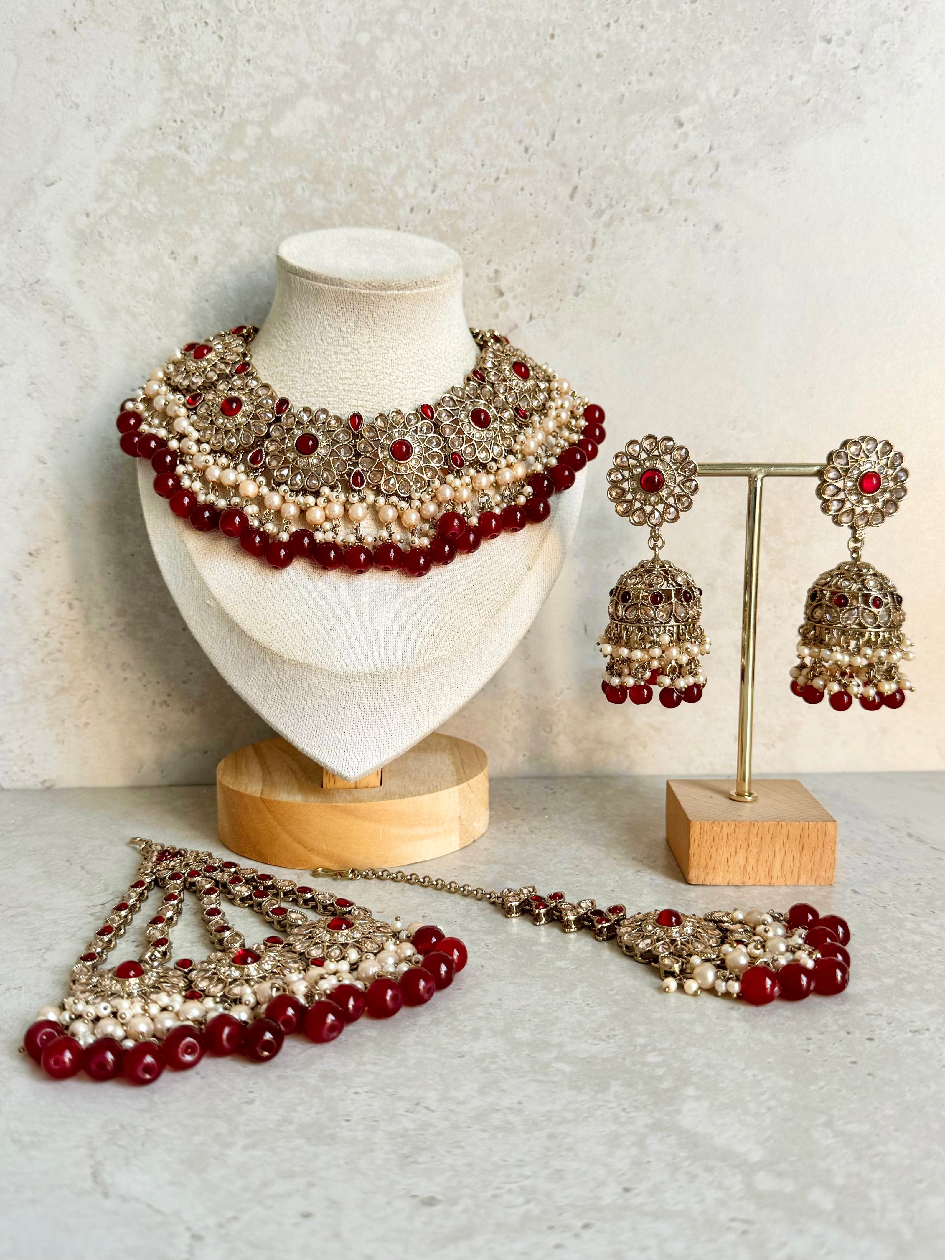 Aruhi Necklace Set