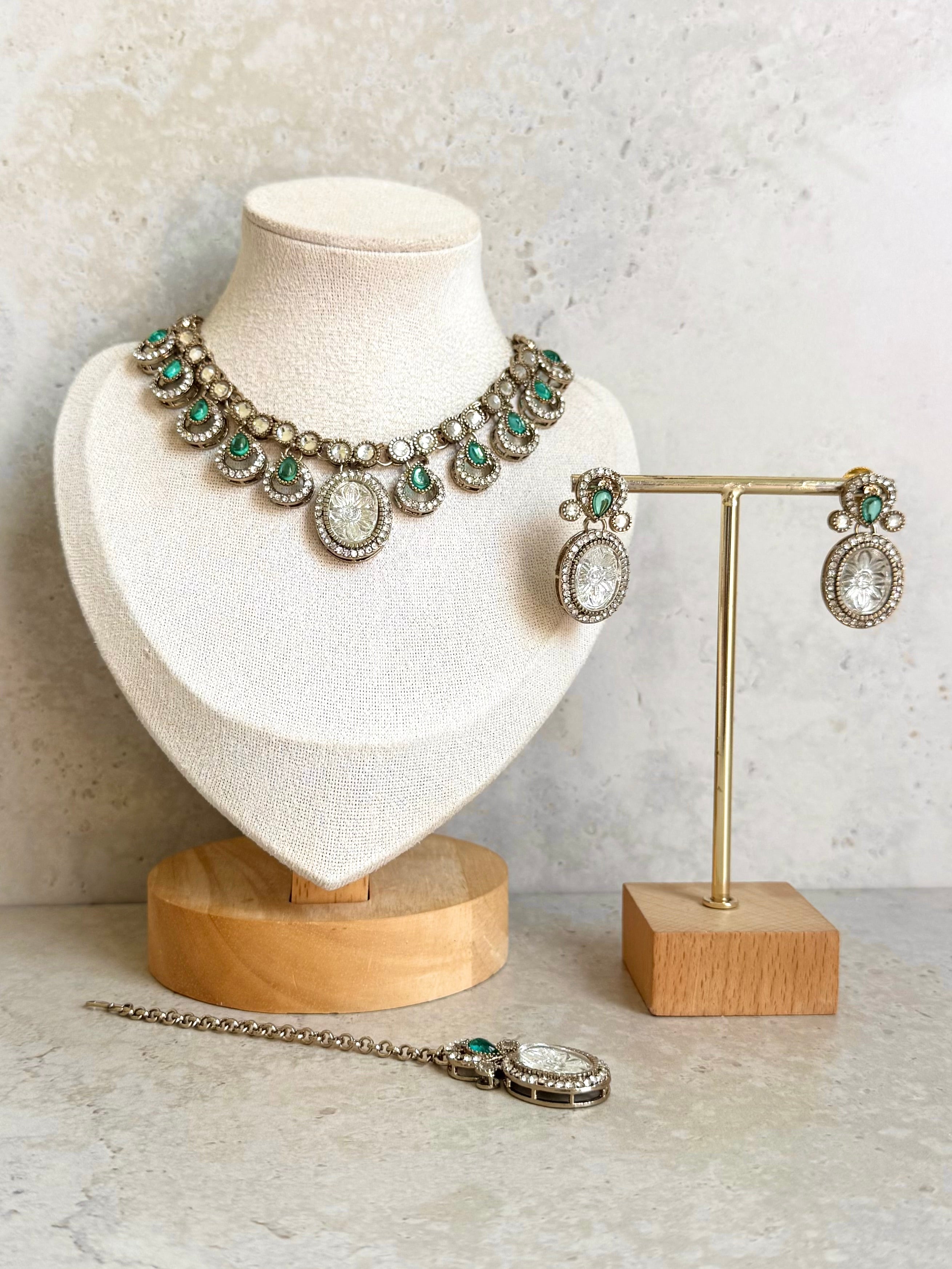 Sunidhi Necklace Set