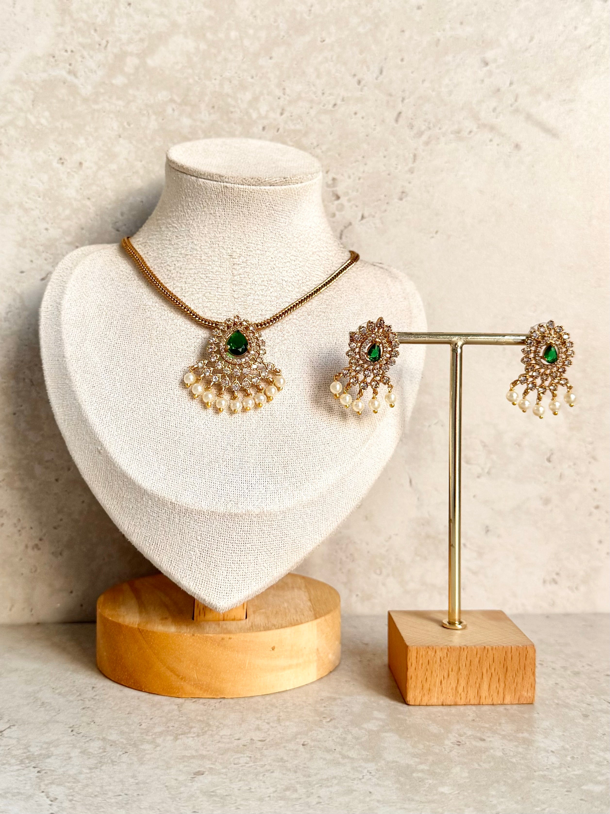 Sarbjot Necklace Set