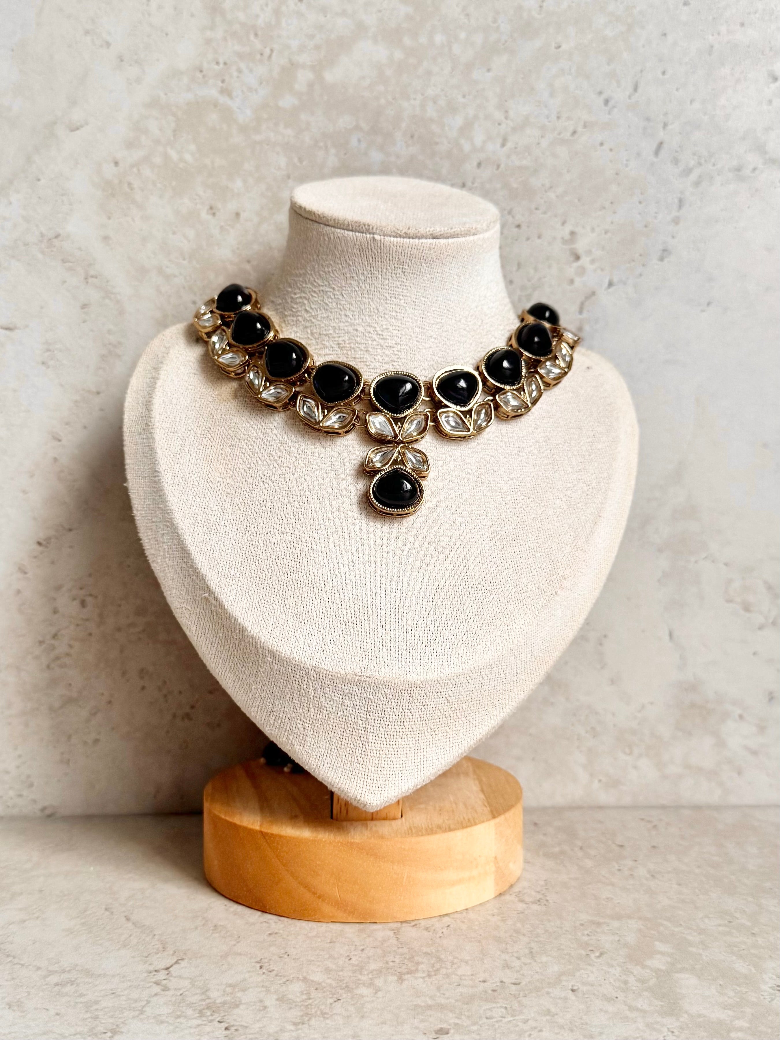 Parul Necklace Set