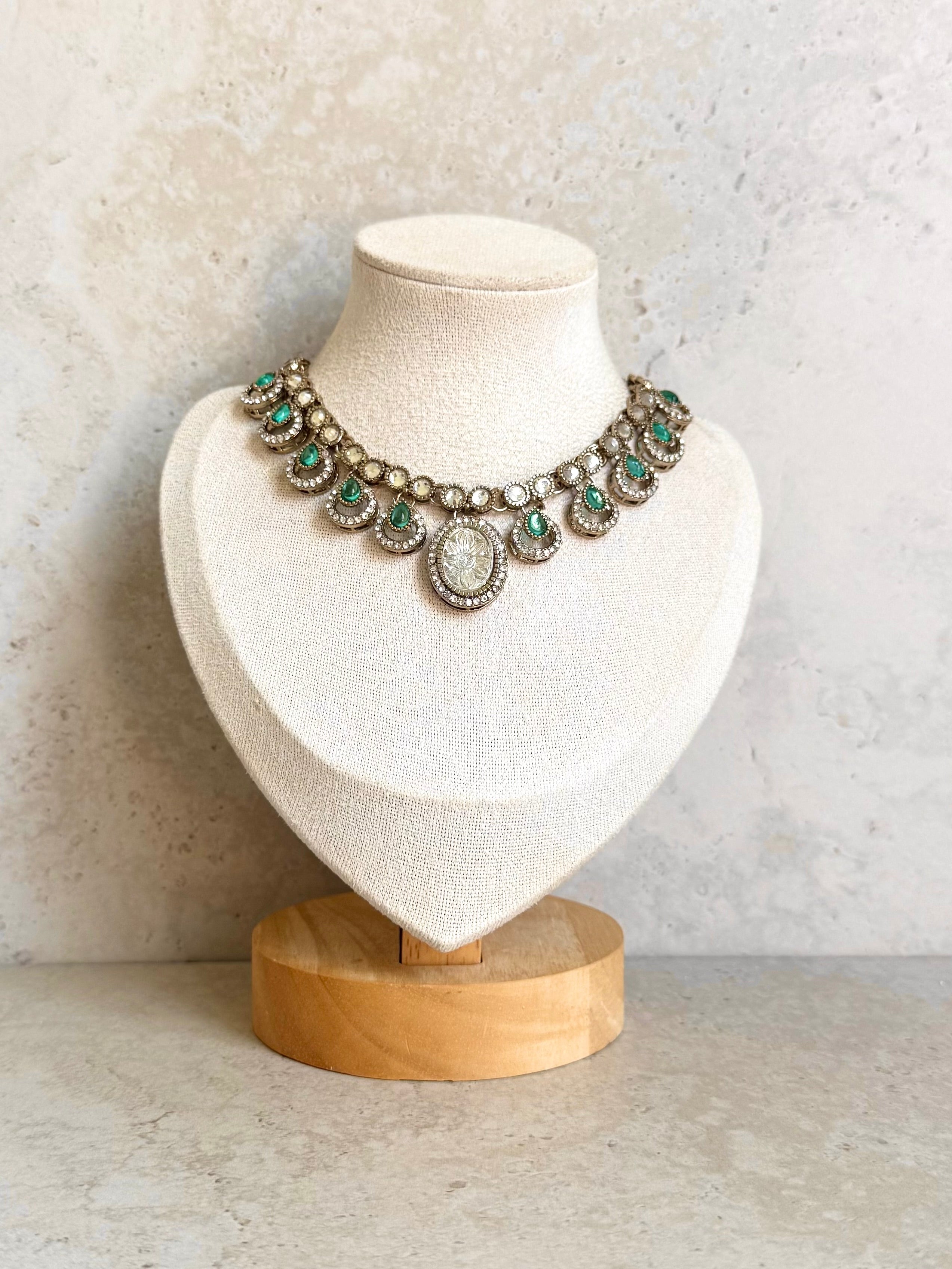 Sunidhi Necklace Set