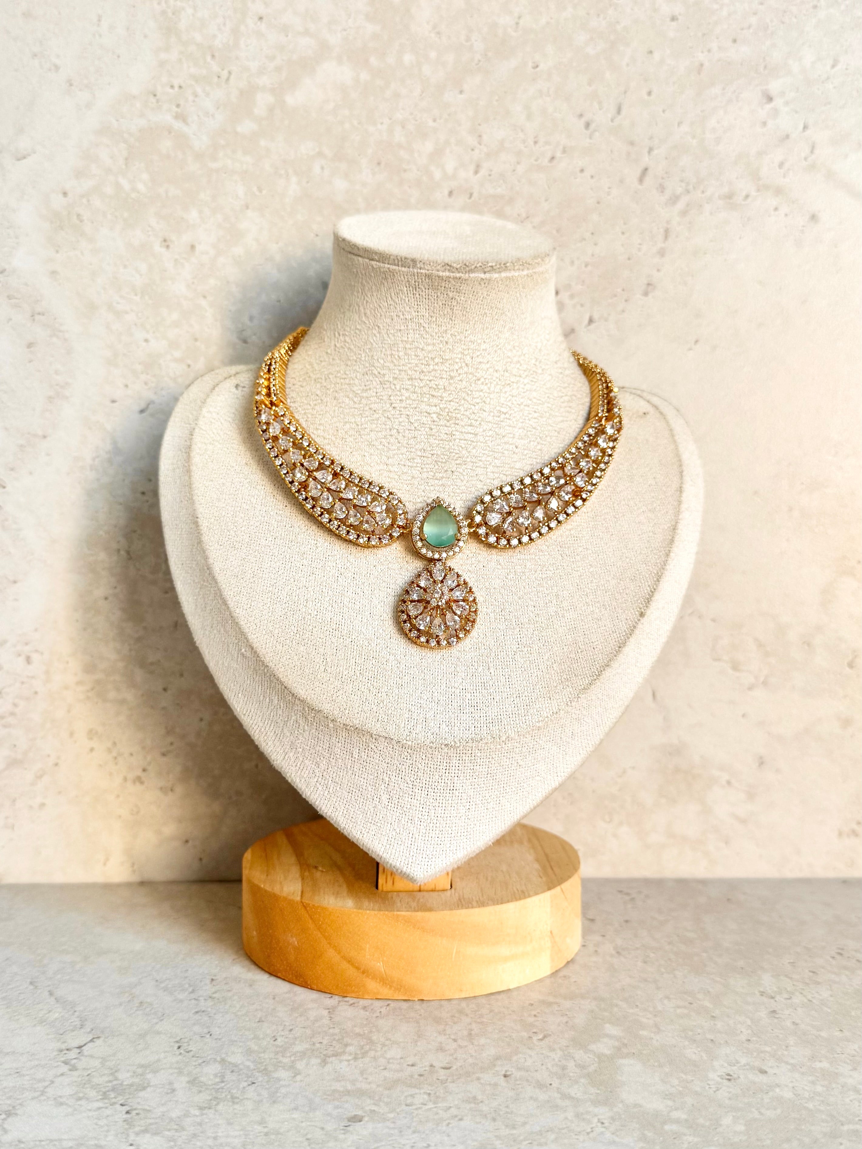 Nia Necklace Set