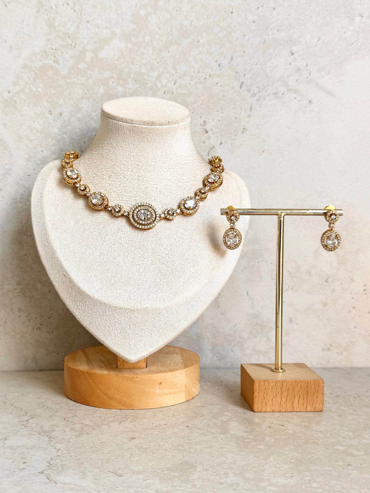 Saloni Necklace Set