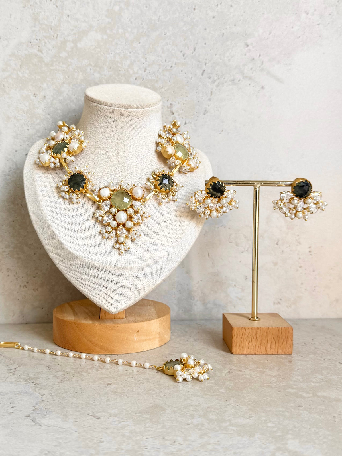 Shriya Necklace Set