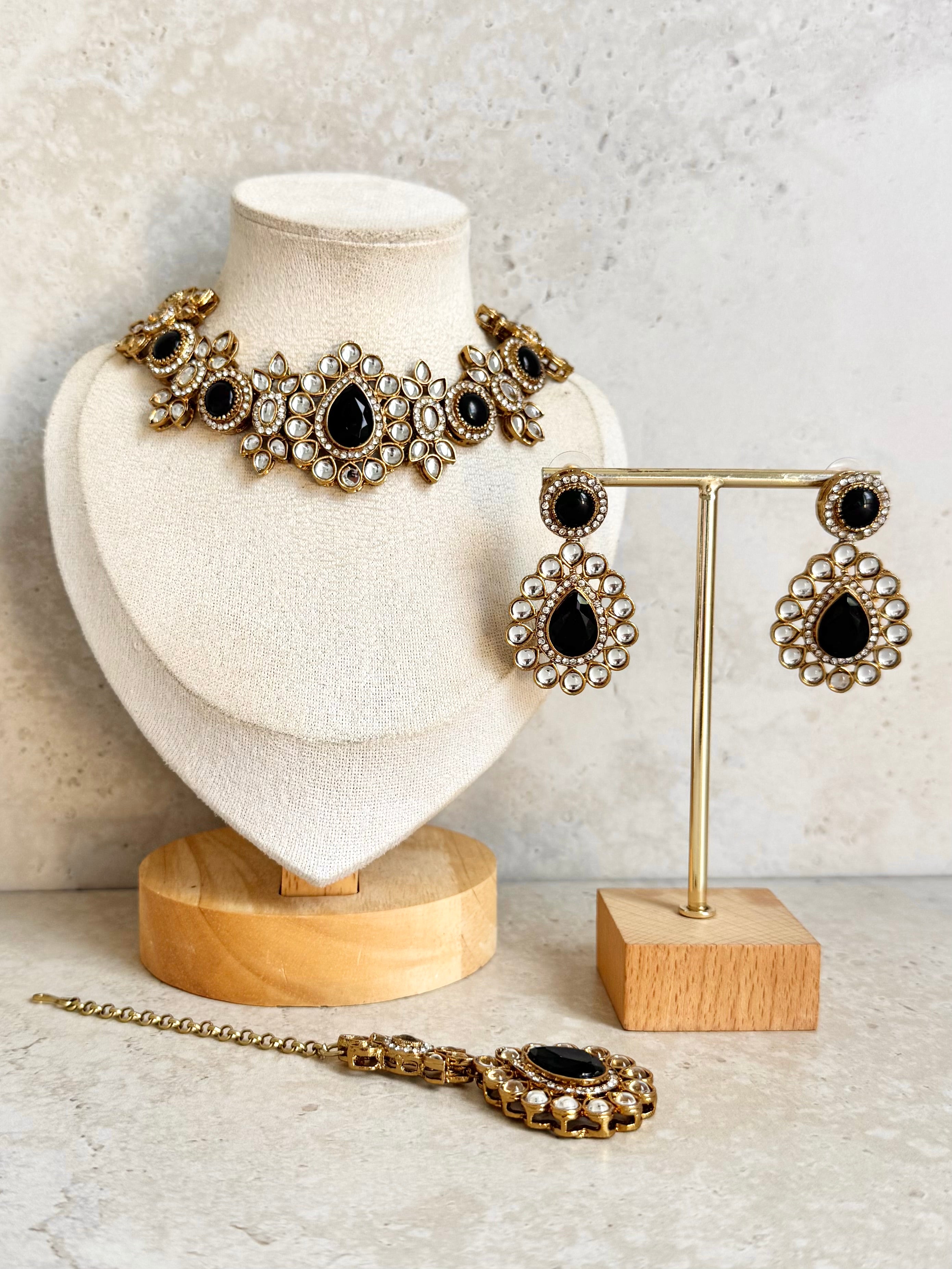 Shweta Necklace Set