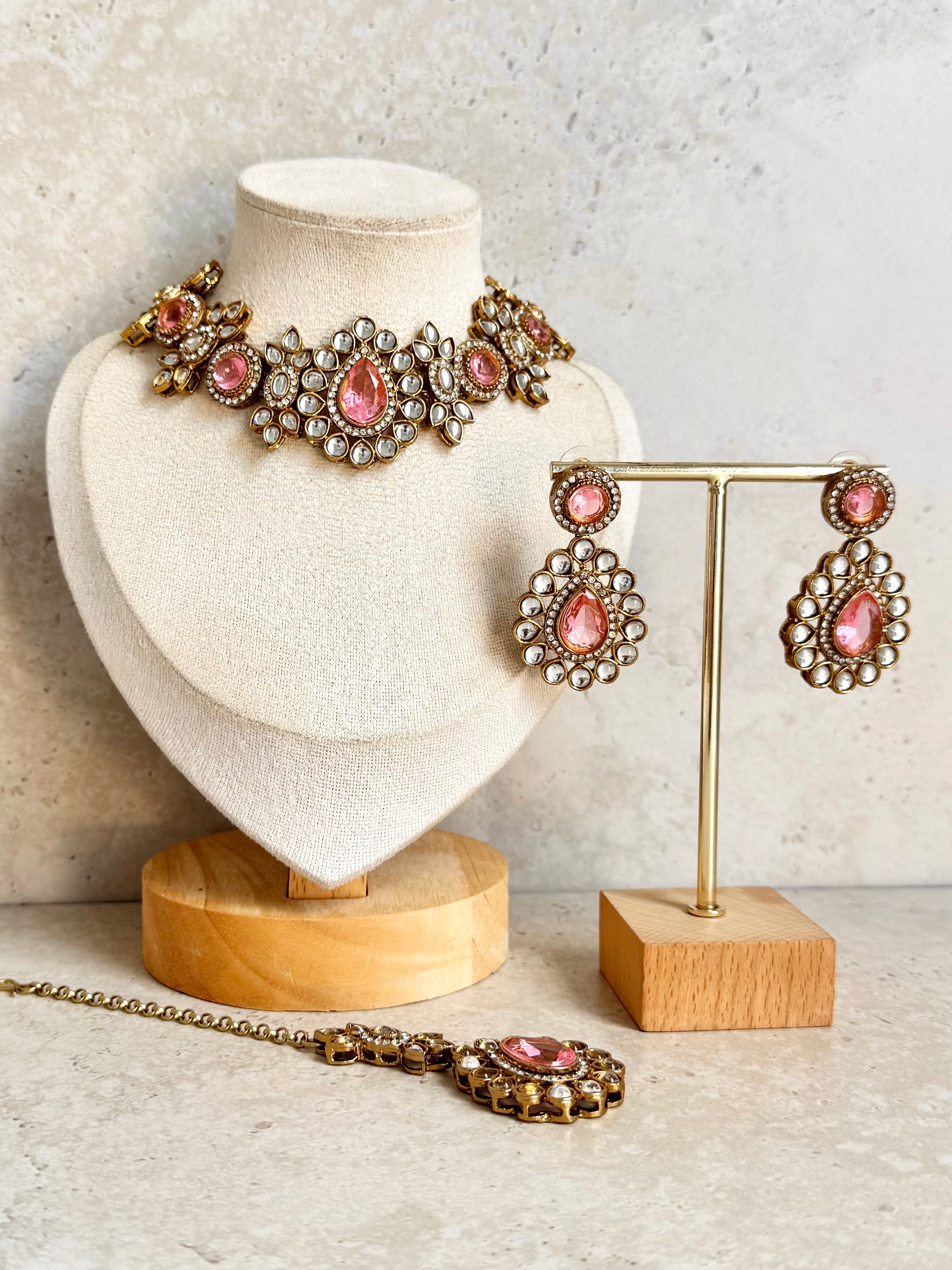 Shweta Necklace Set