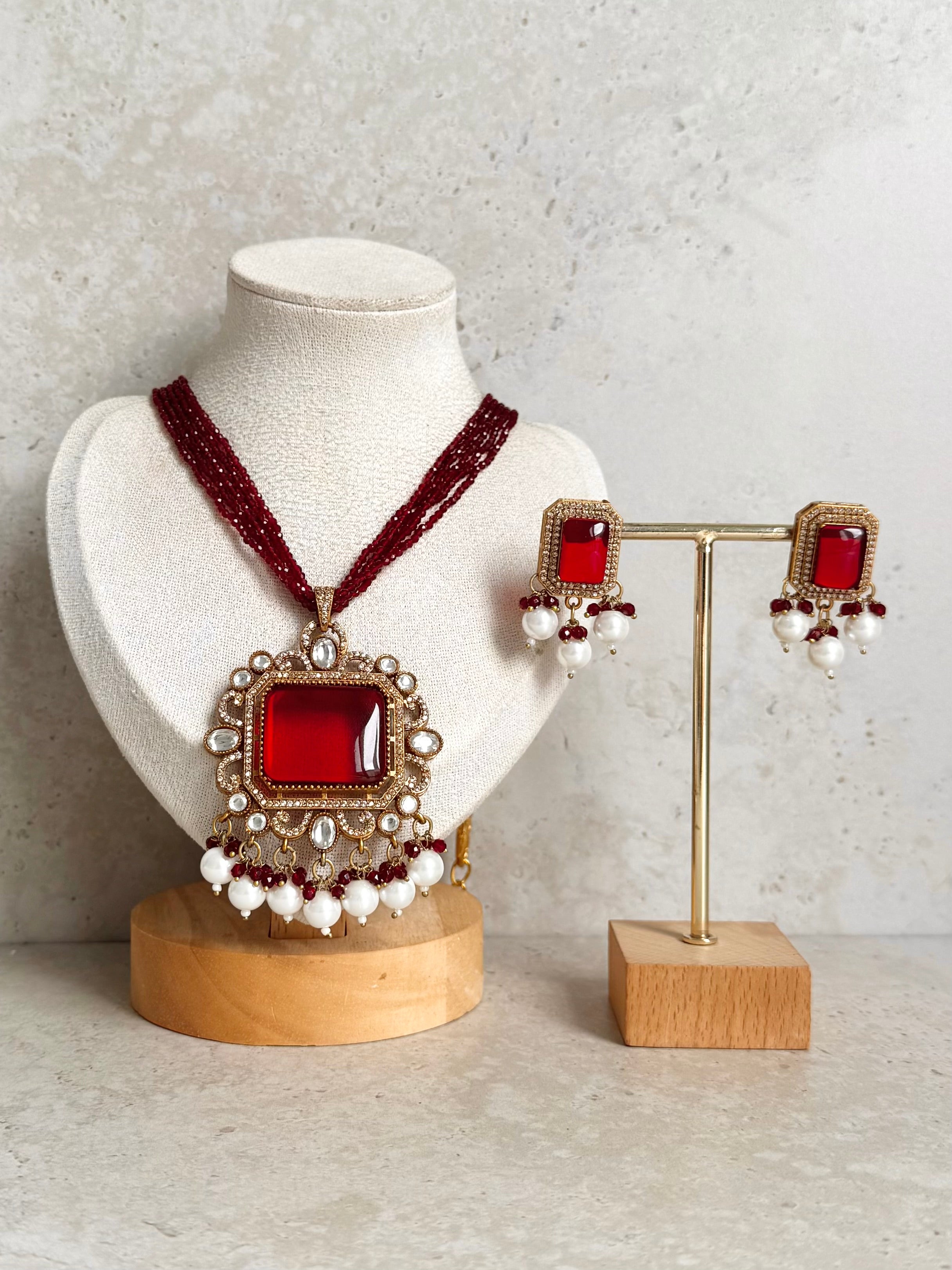 Gurnaz Necklace Set