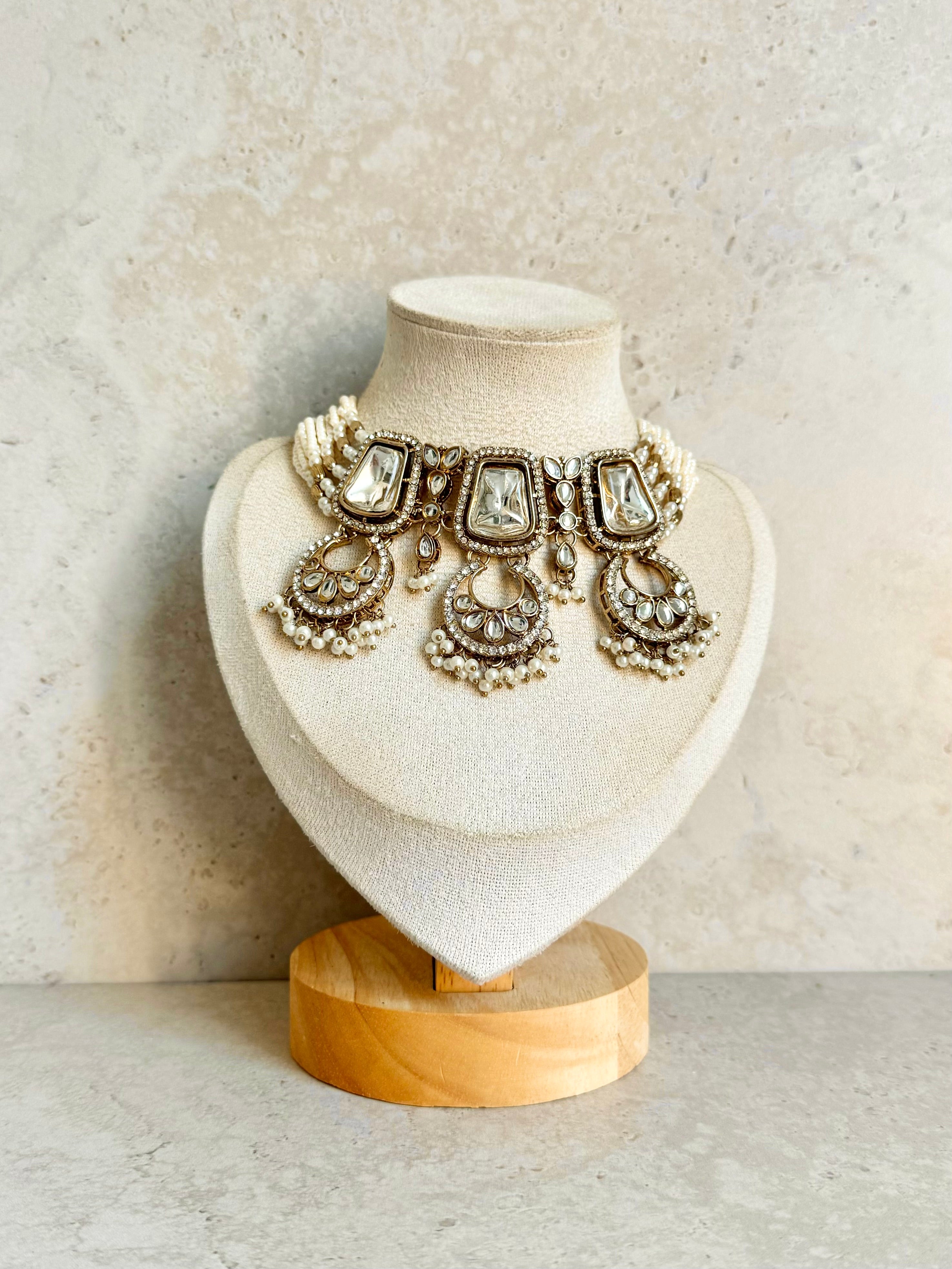 Sanvi Necklace Set