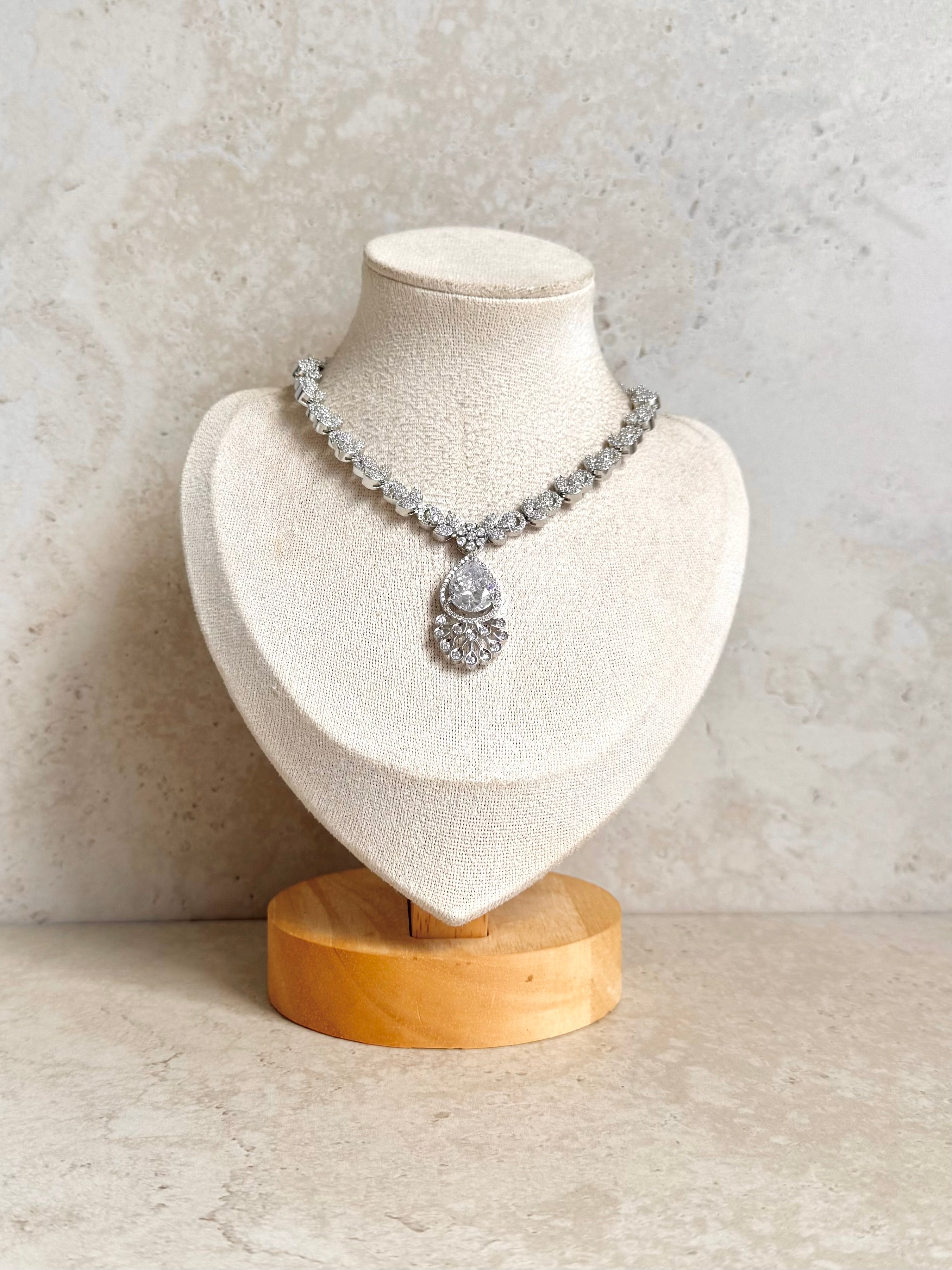 Ratika Necklace Set